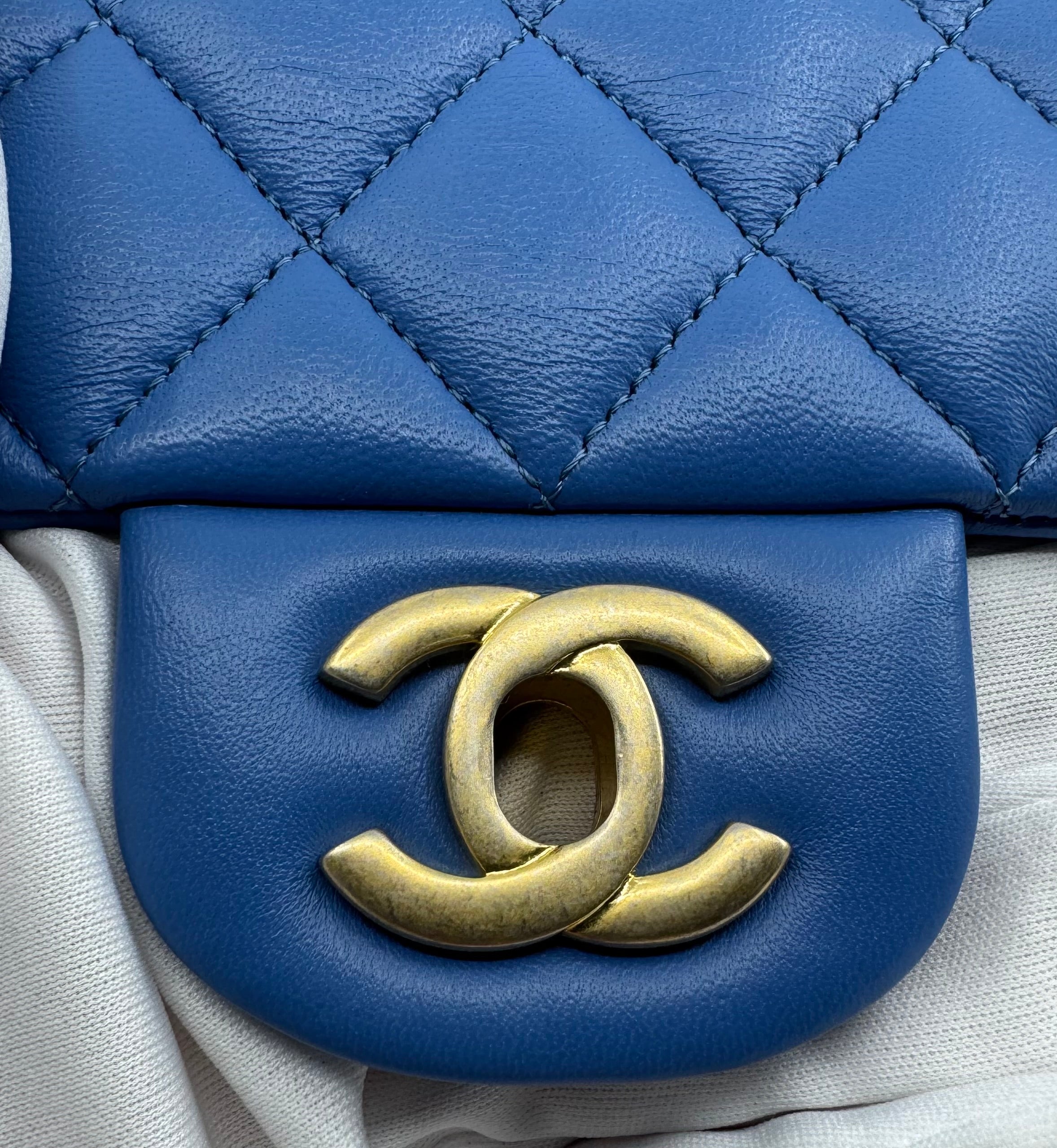 Chanel classic flap bag - small
