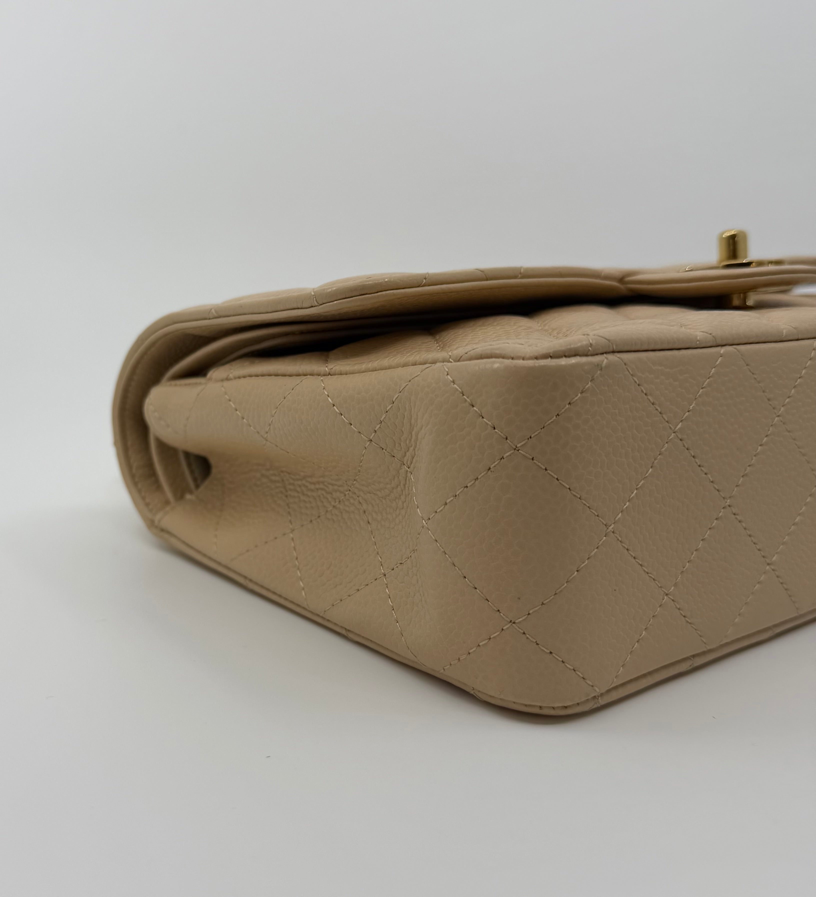 Chanel classic flap bag - medium