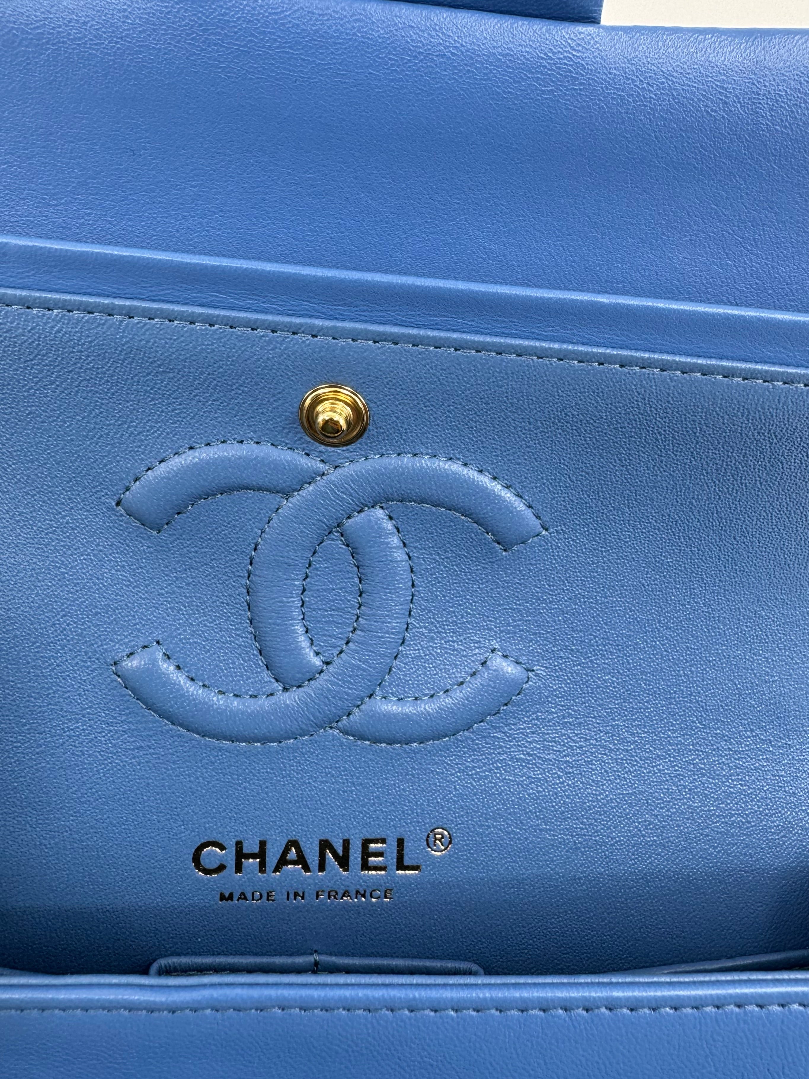 Chanel classic flap bag - small