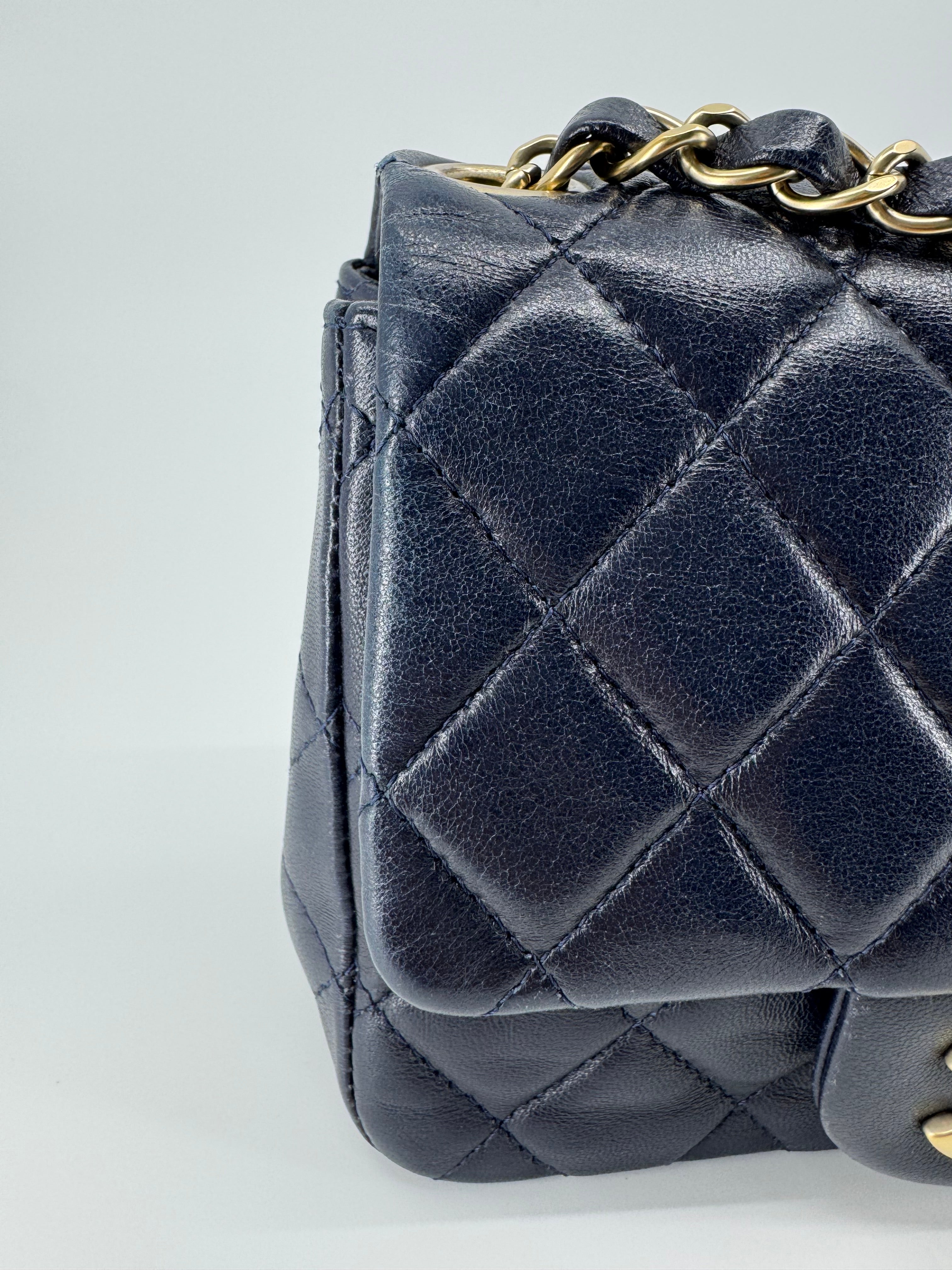 Chanel classic flap bag - Mini square