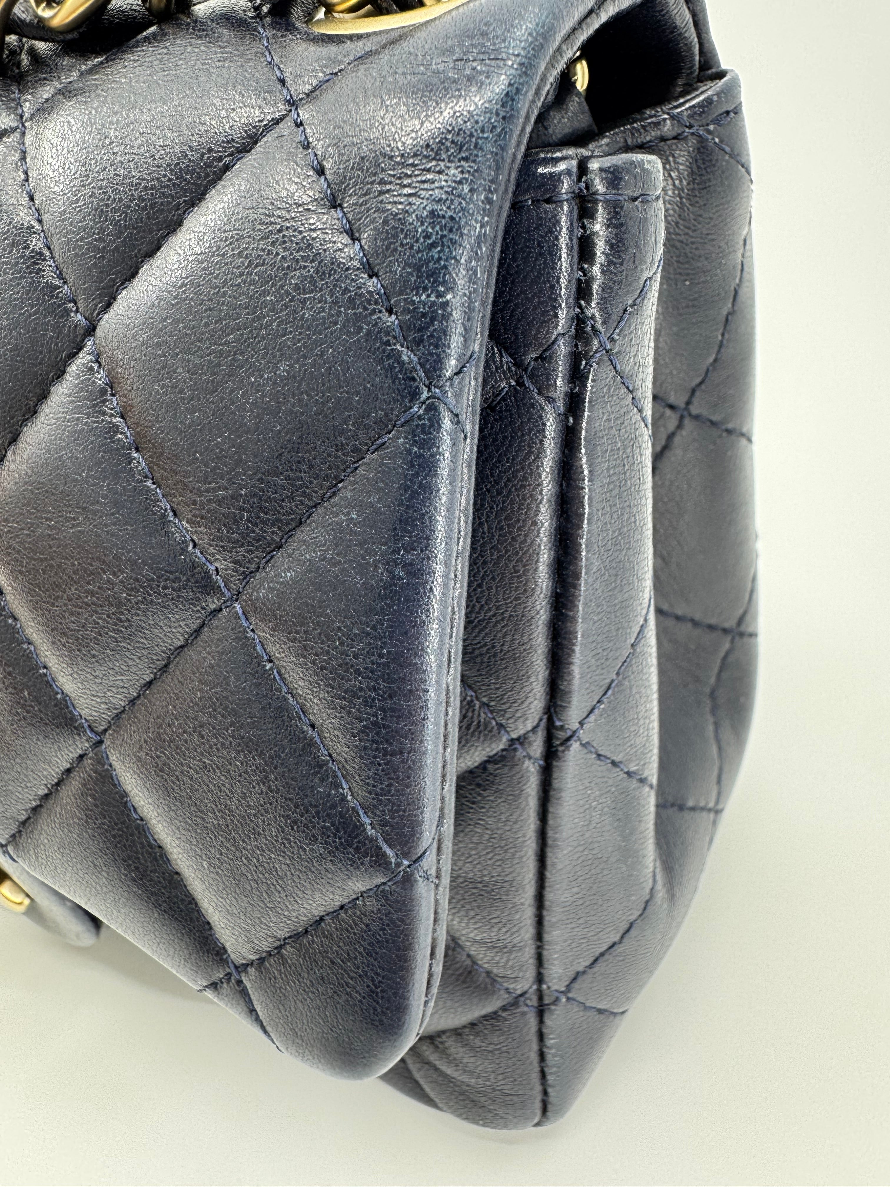 Chanel classic flap bag - Mini square