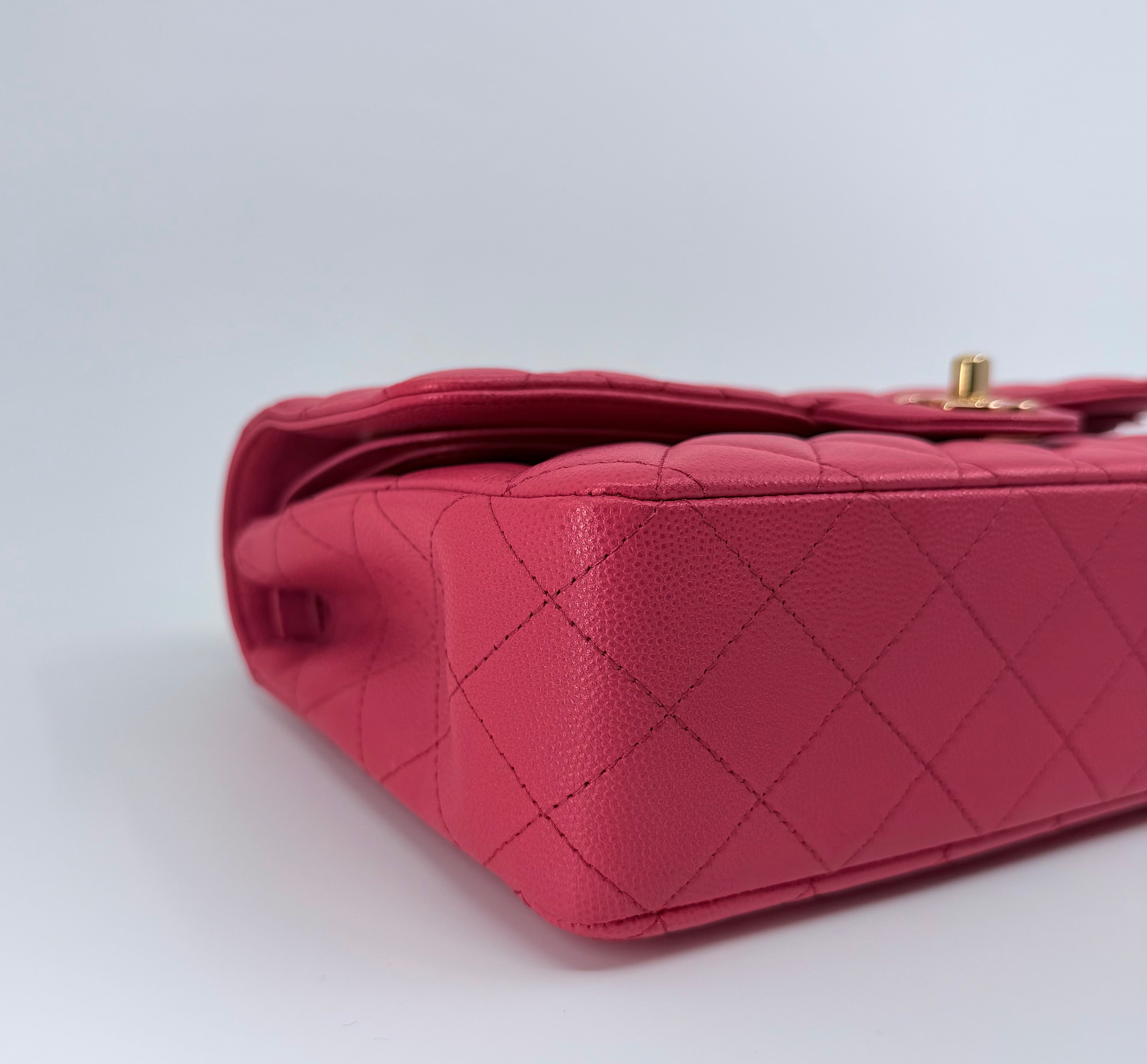 Chanel classic flap bag - medium