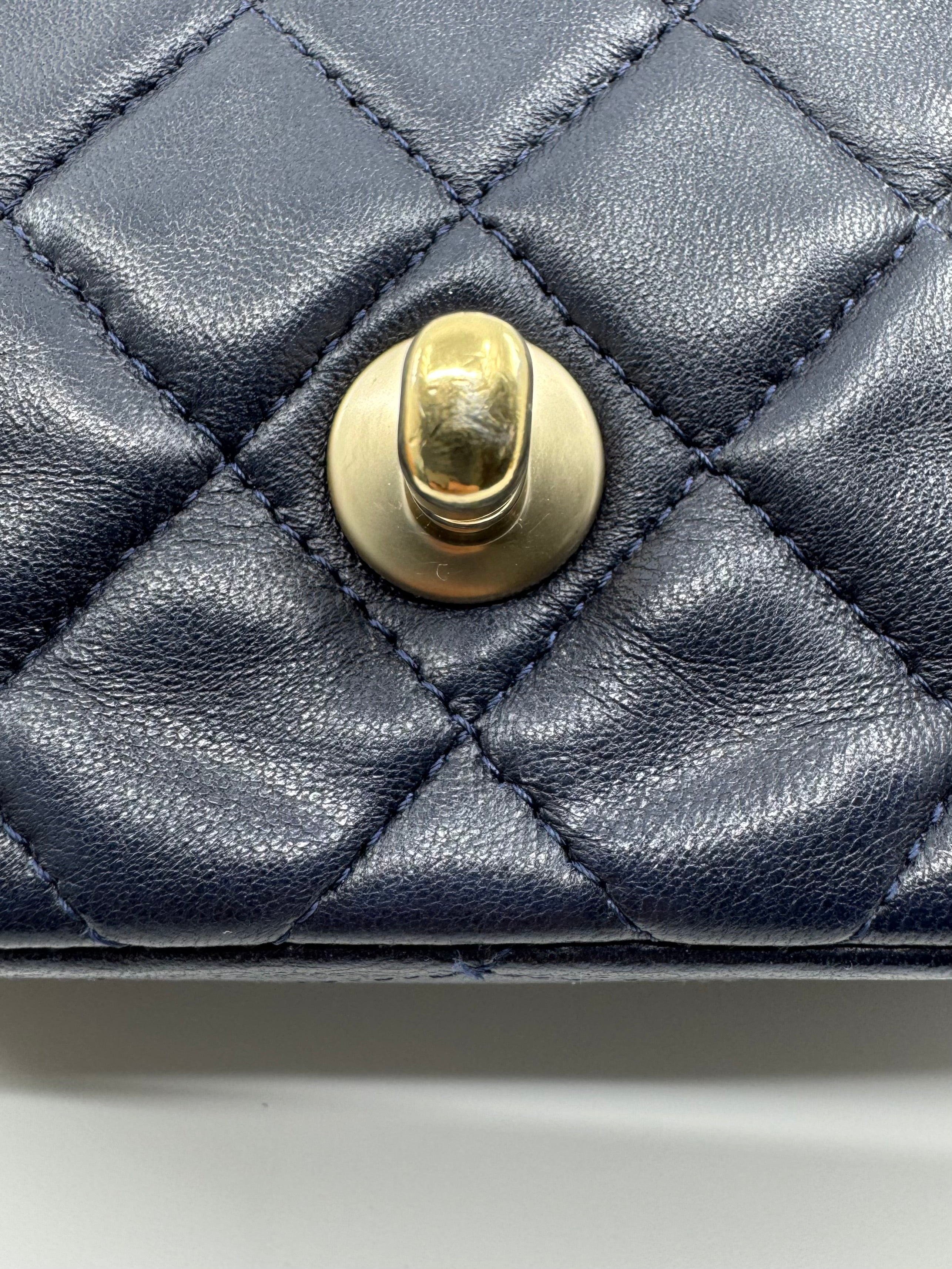 Chanel classic flap bag - Mini square