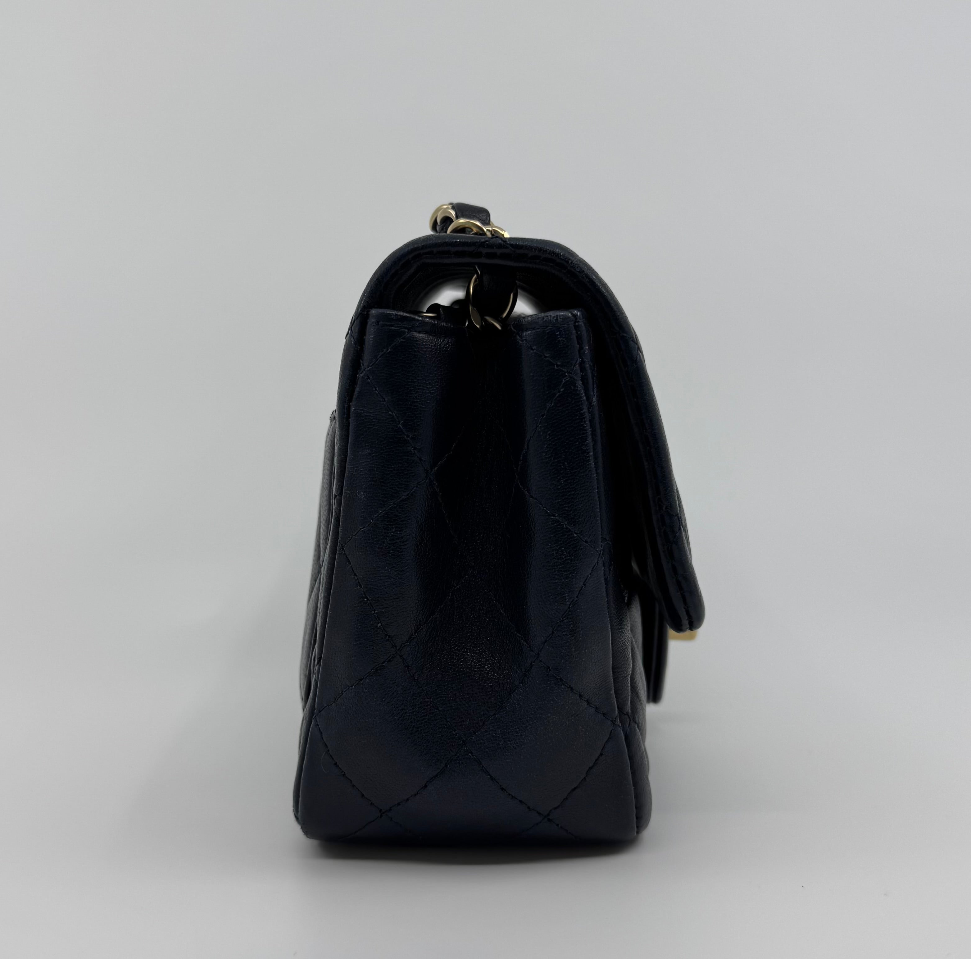 Chanel classic flap bag - Mini square
