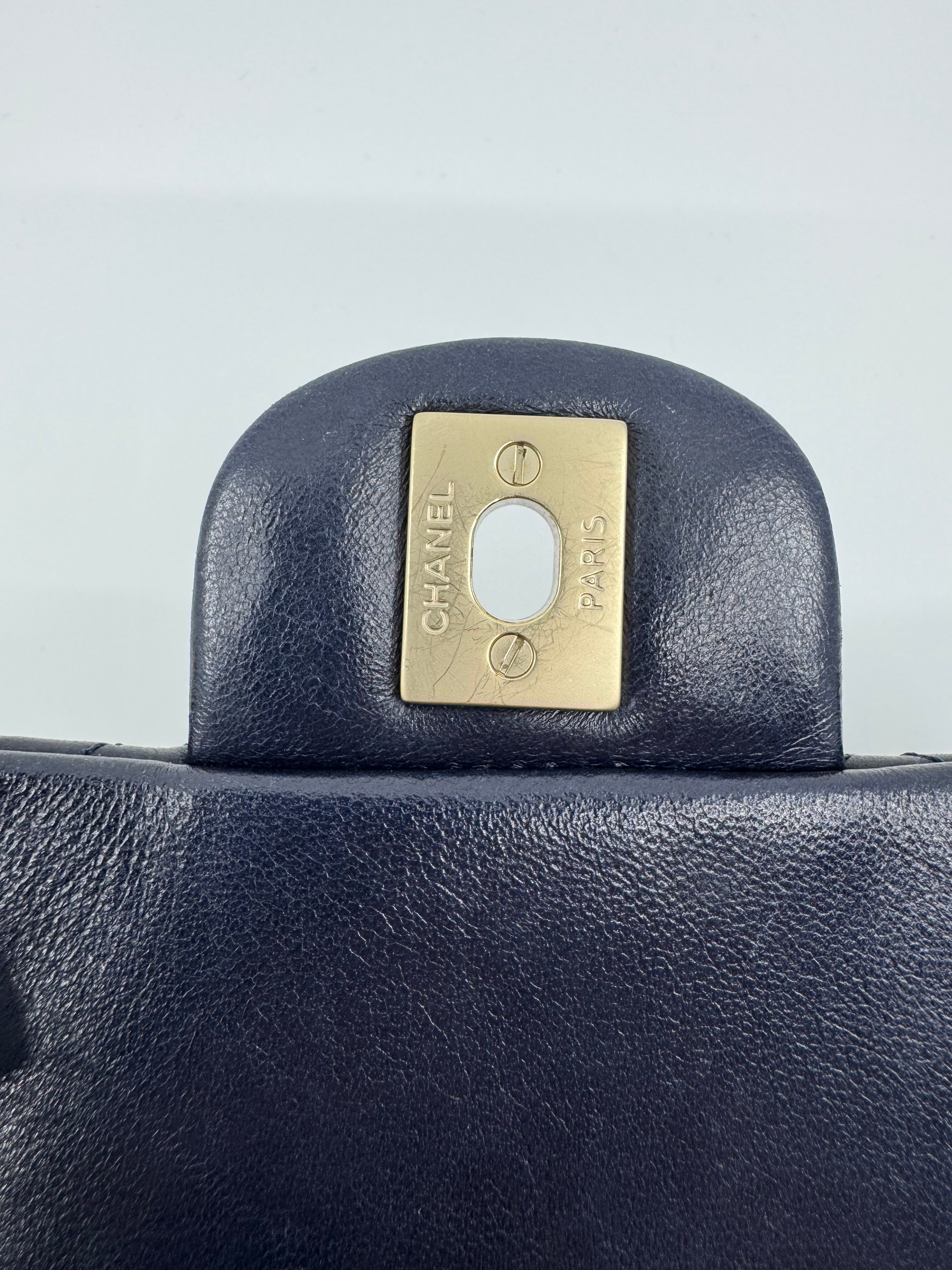 Chanel classic flap bag - Mini square