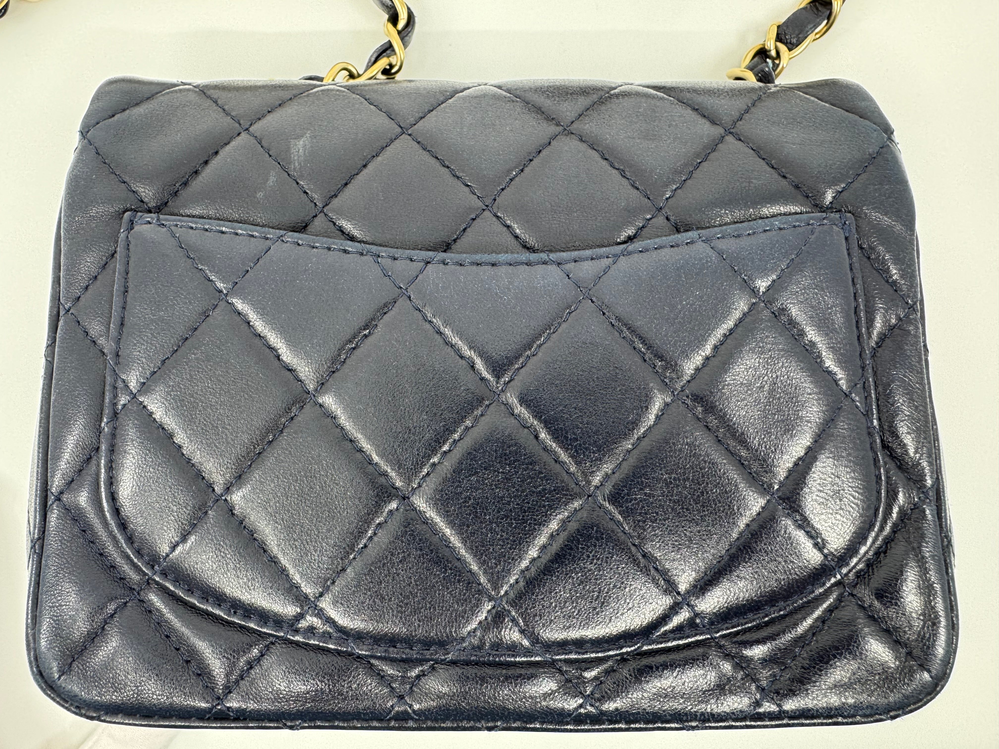 Chanel classic flap bag - Mini square