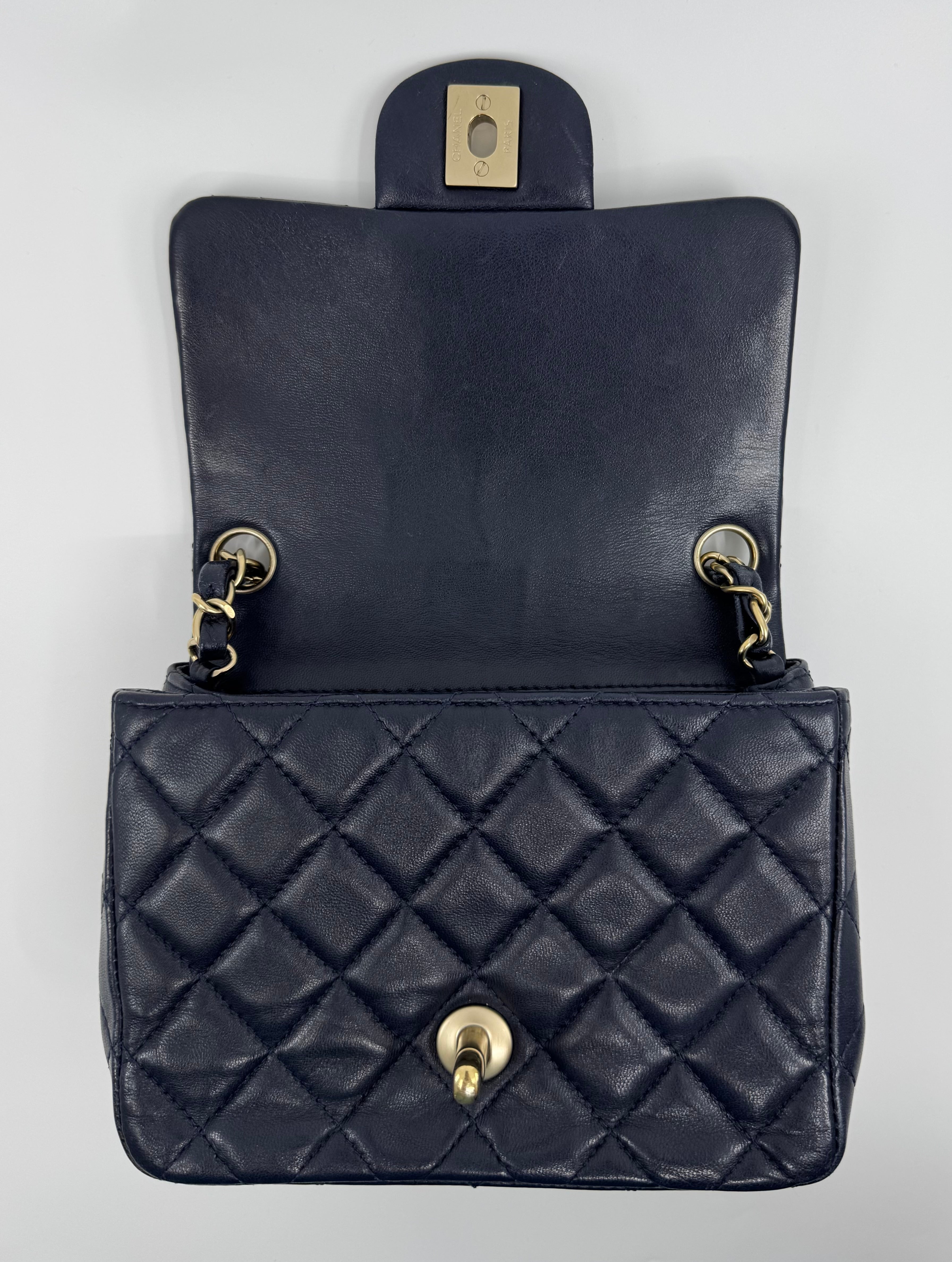 Chanel classic flap bag - Mini square