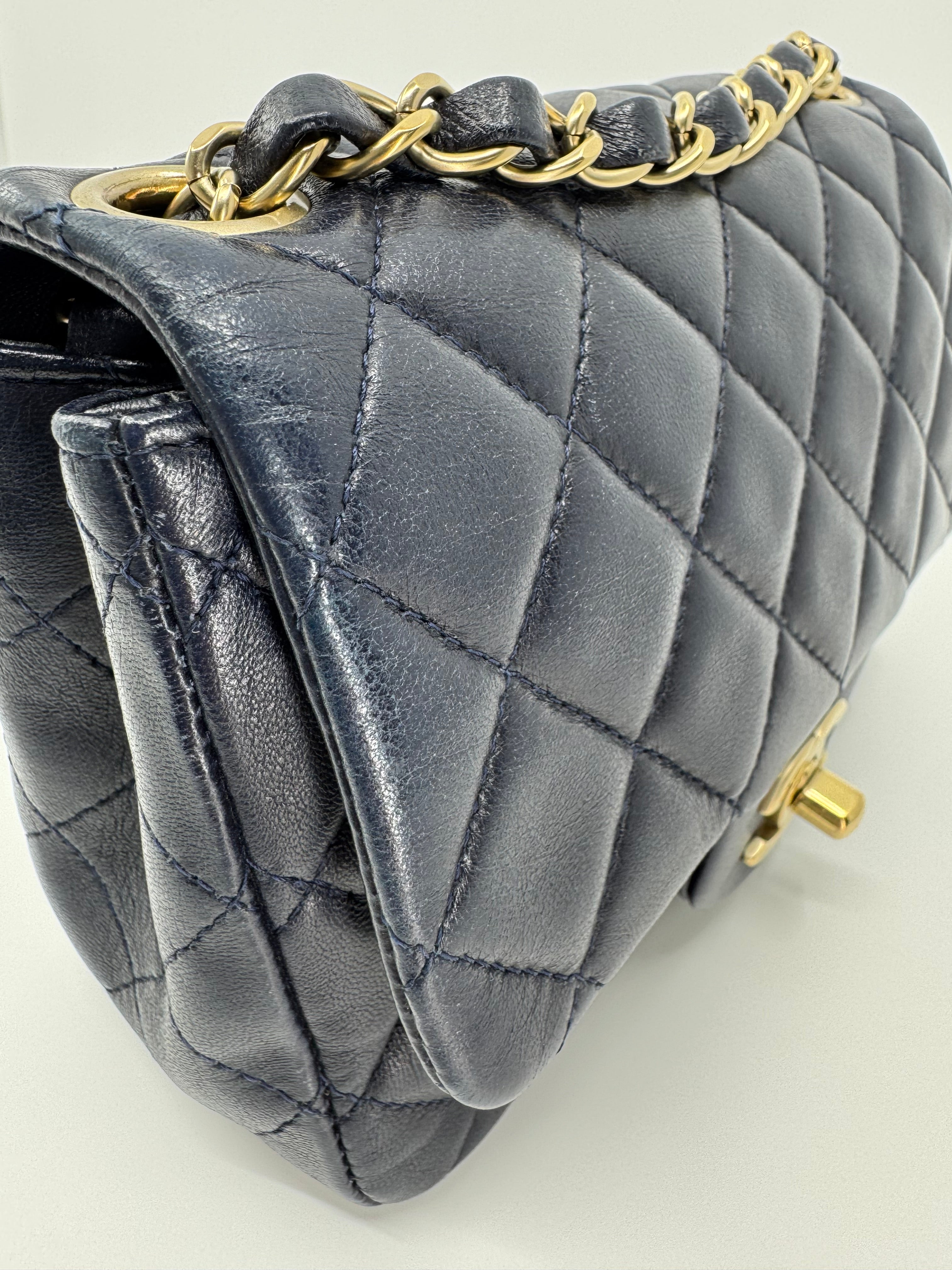 Chanel classic flap bag - Mini square