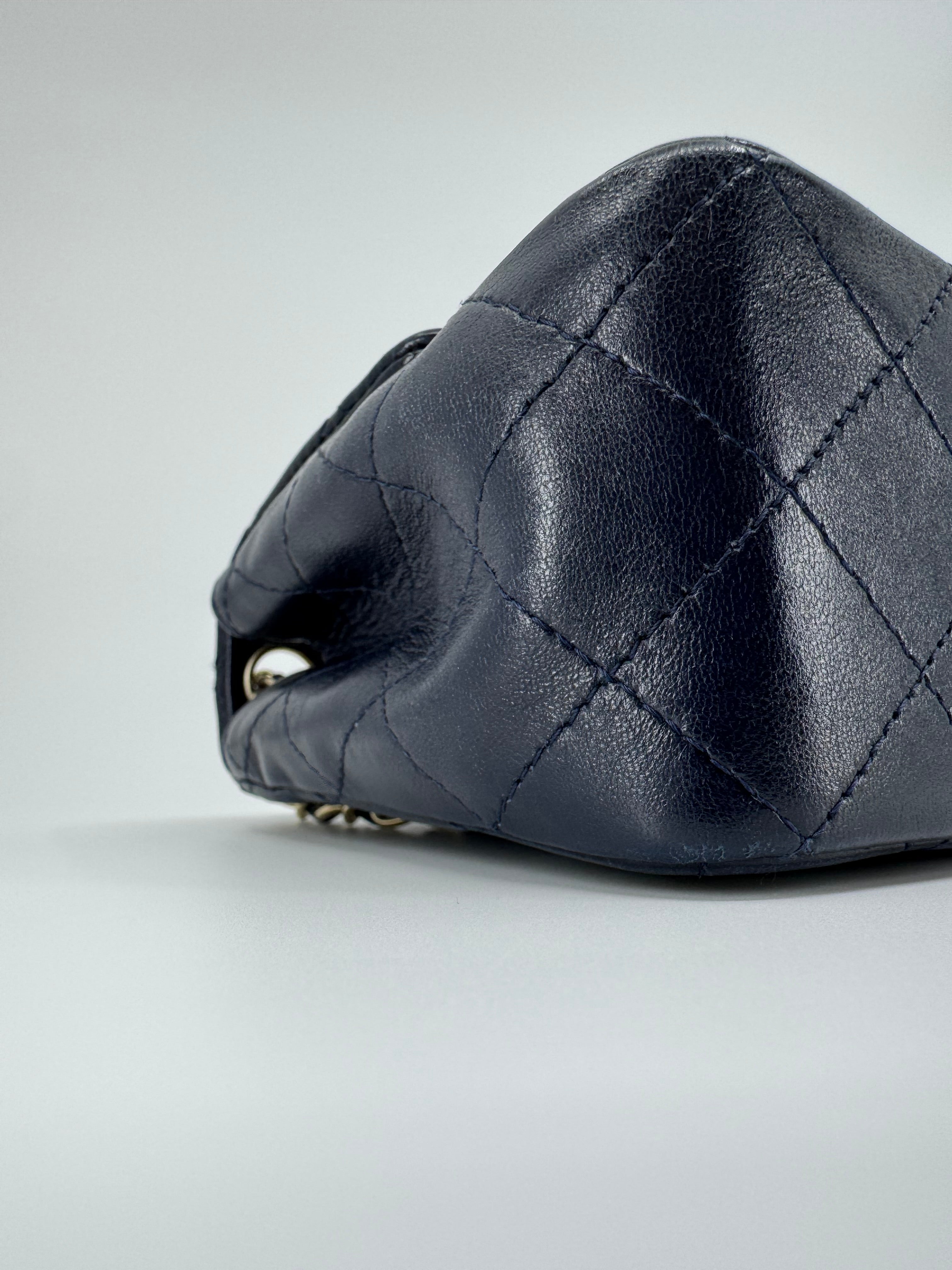Chanel classic flap bag - Mini square