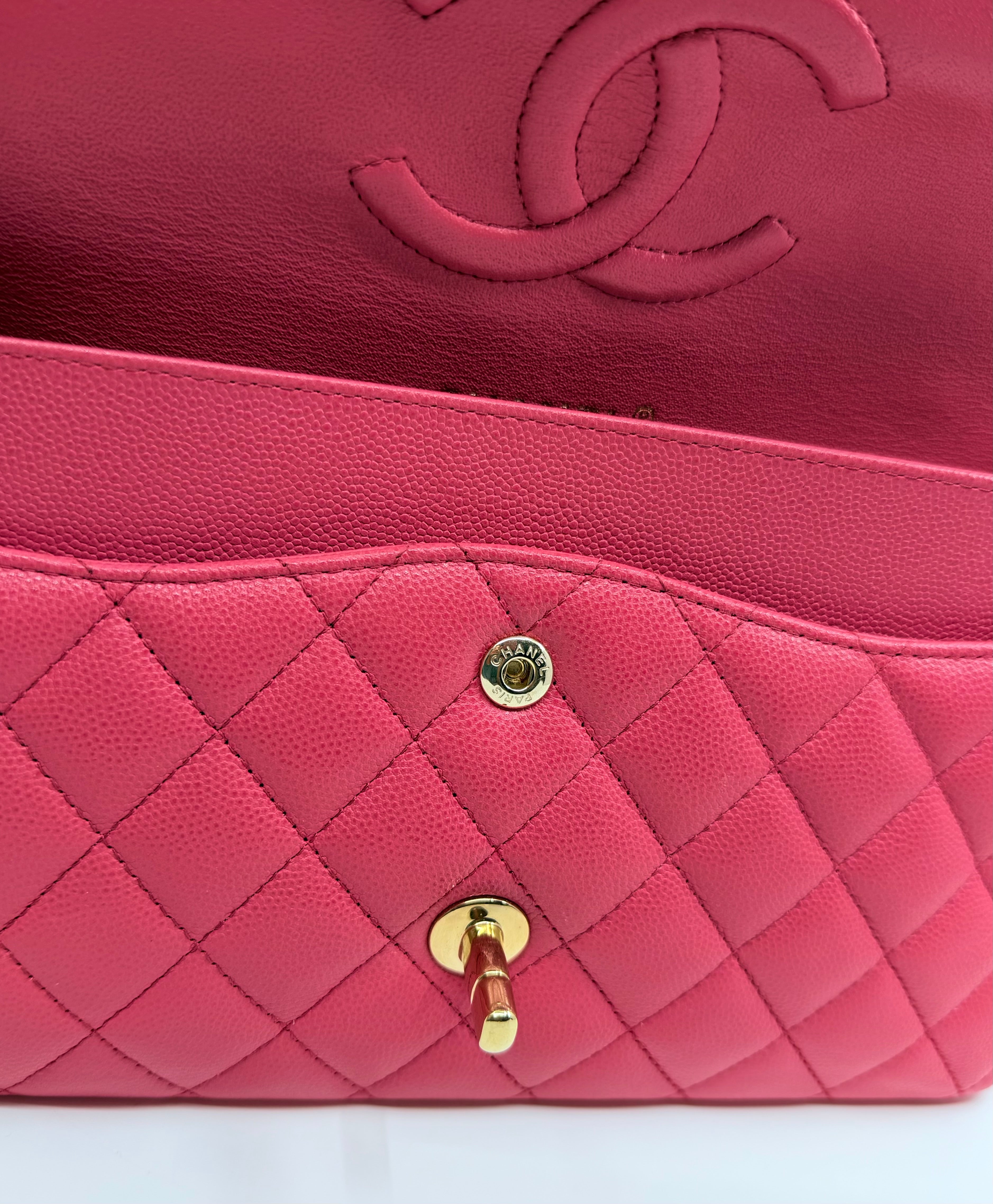 Chanel classic flap bag - medium