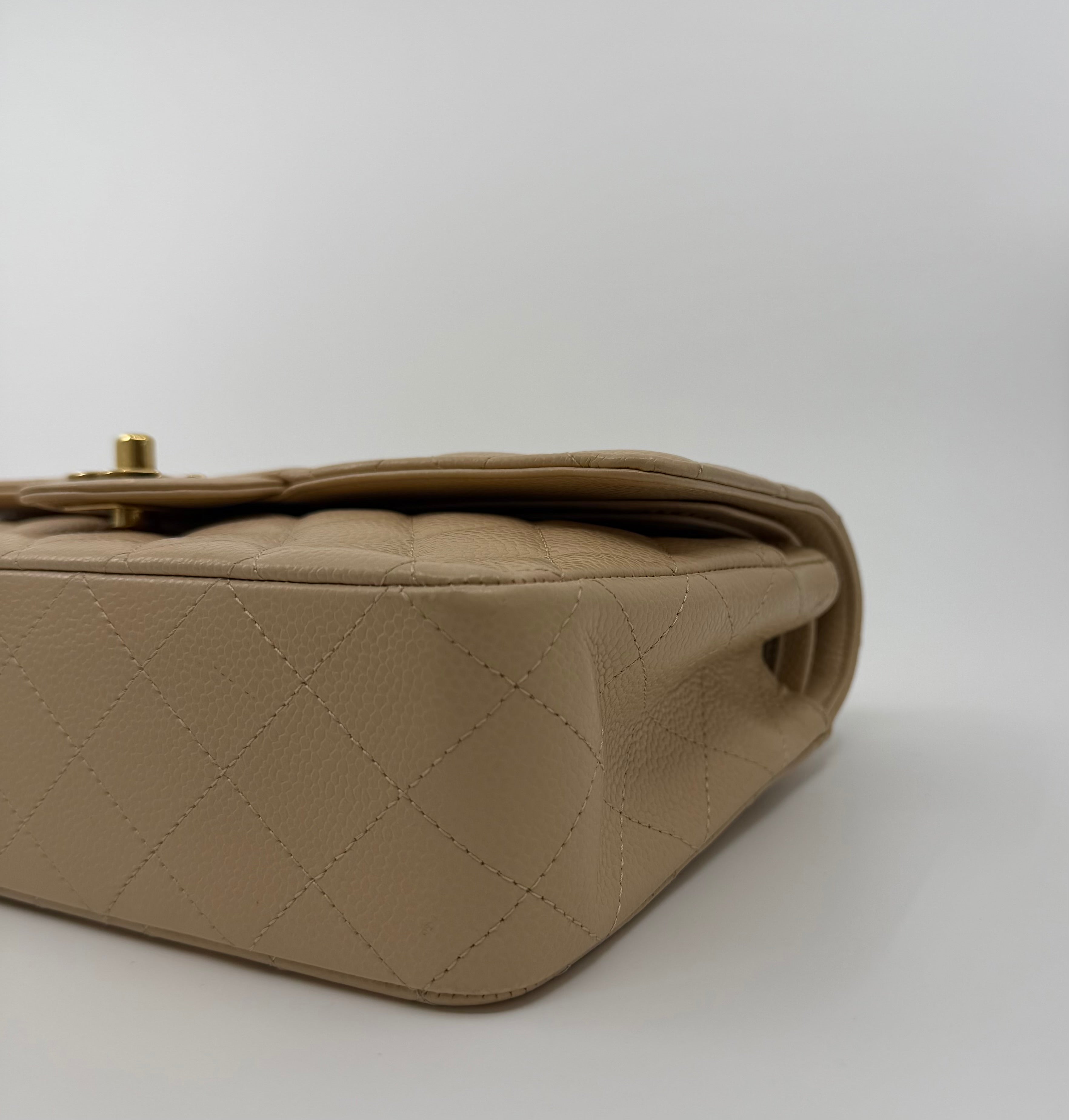 Chanel classic flap bag - medium