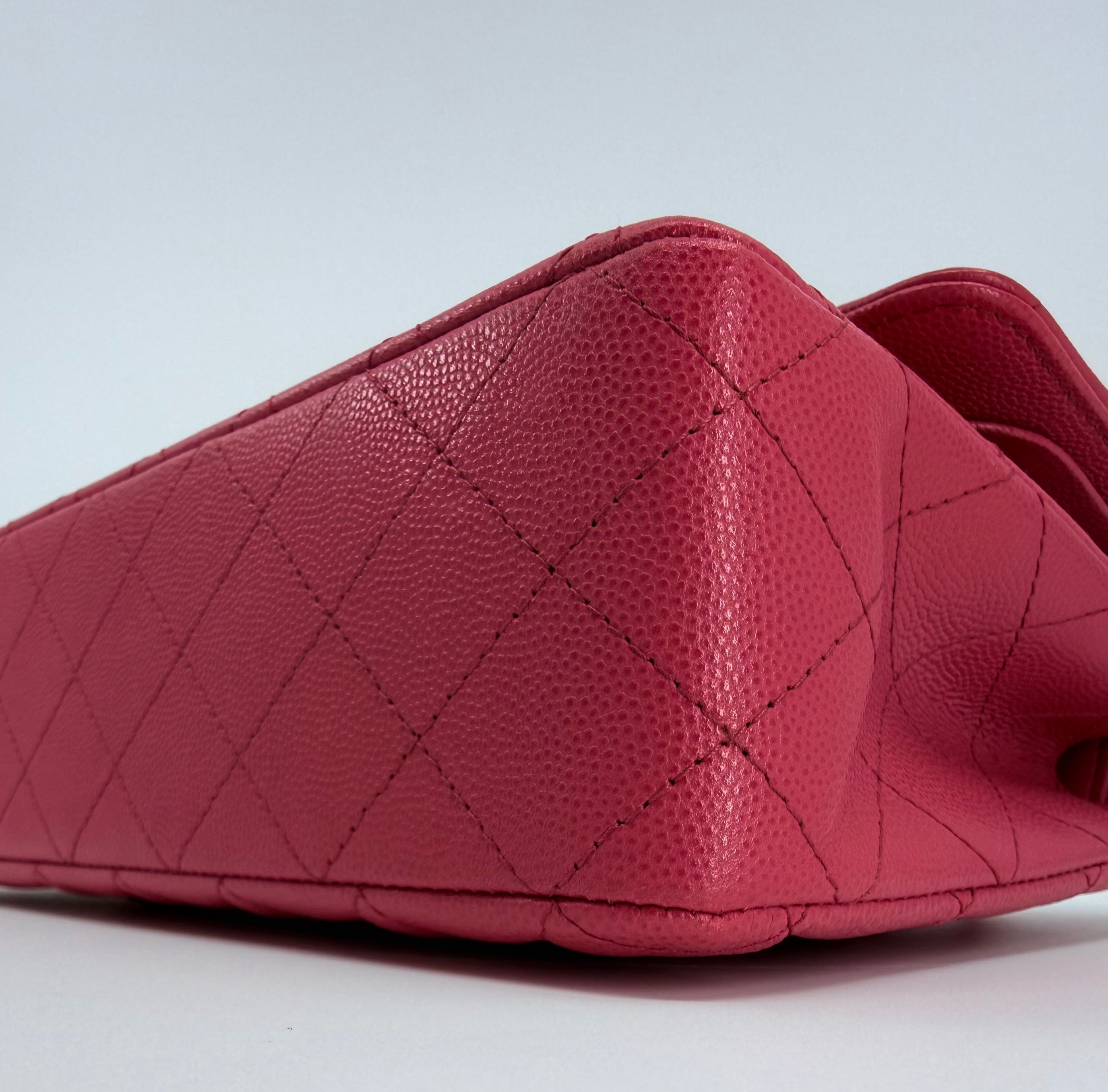 Chanel classic flap bag - medium