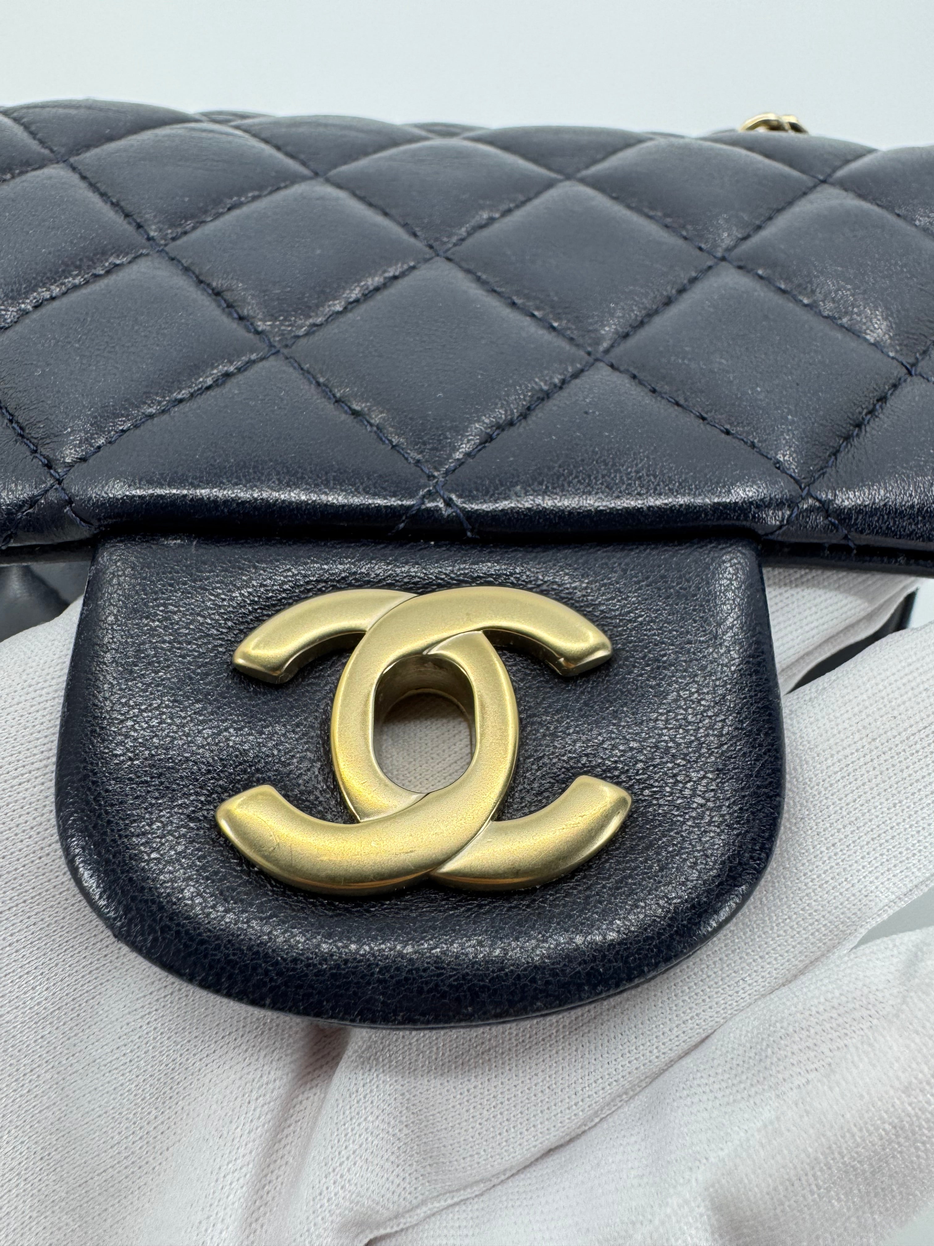 Chanel classic flap bag - Mini square