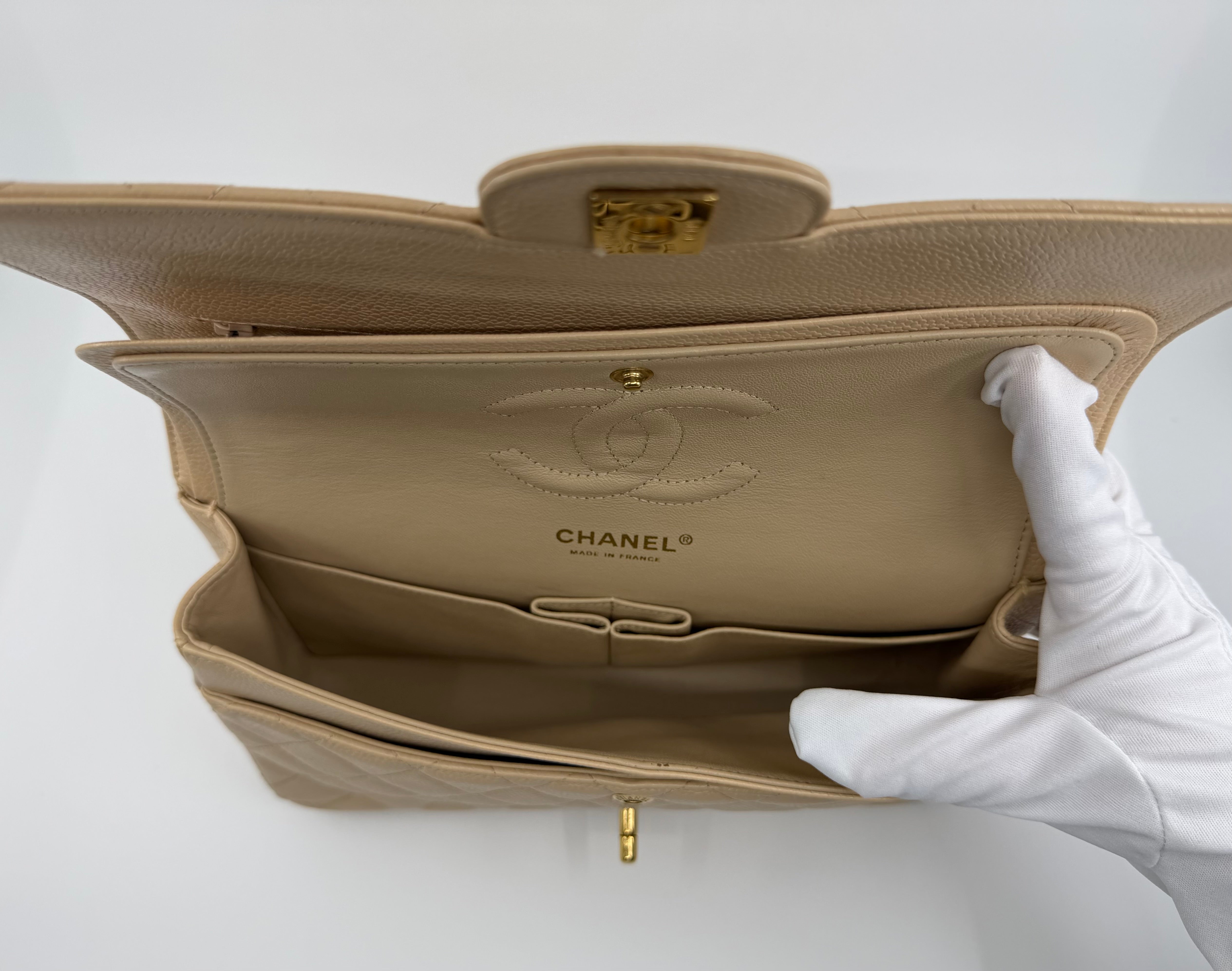 Chanel classic flap bag - medium