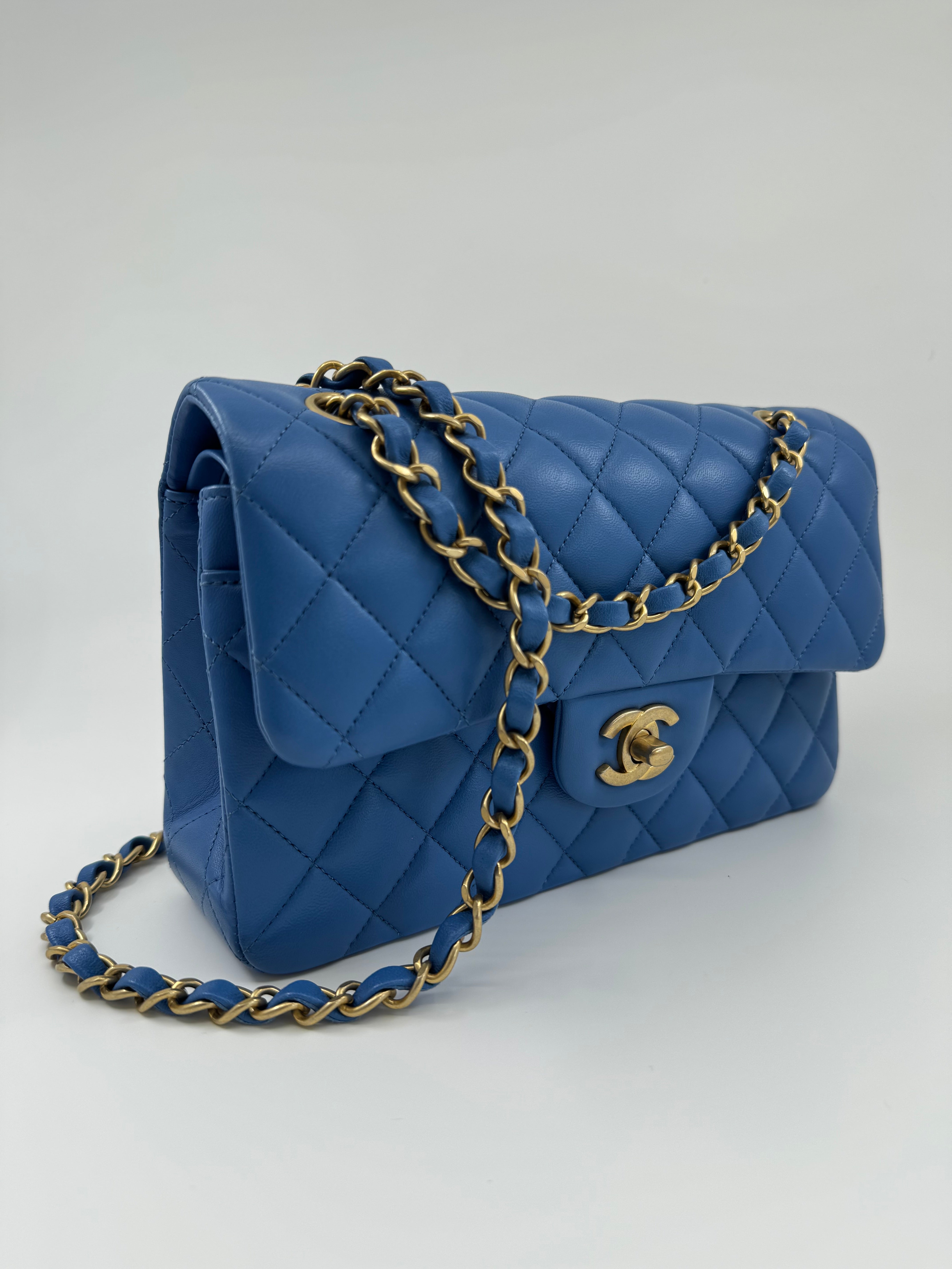 Chanel classic flap bag - small