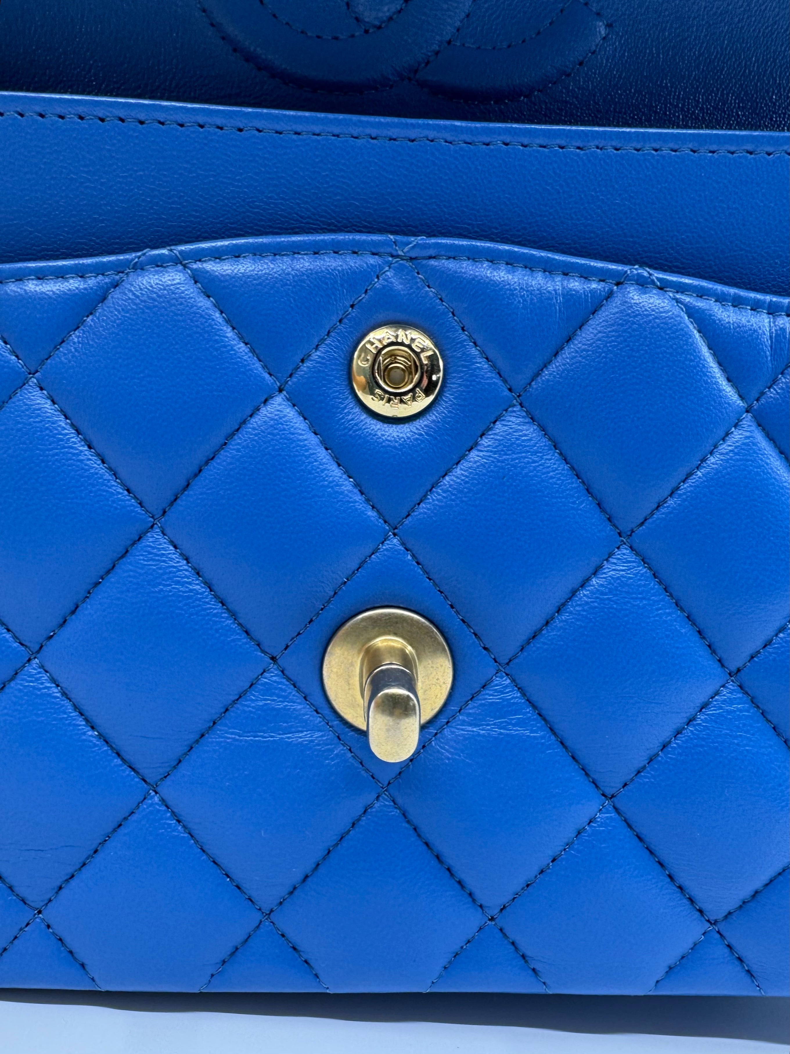 Chanel classic flap bag - small