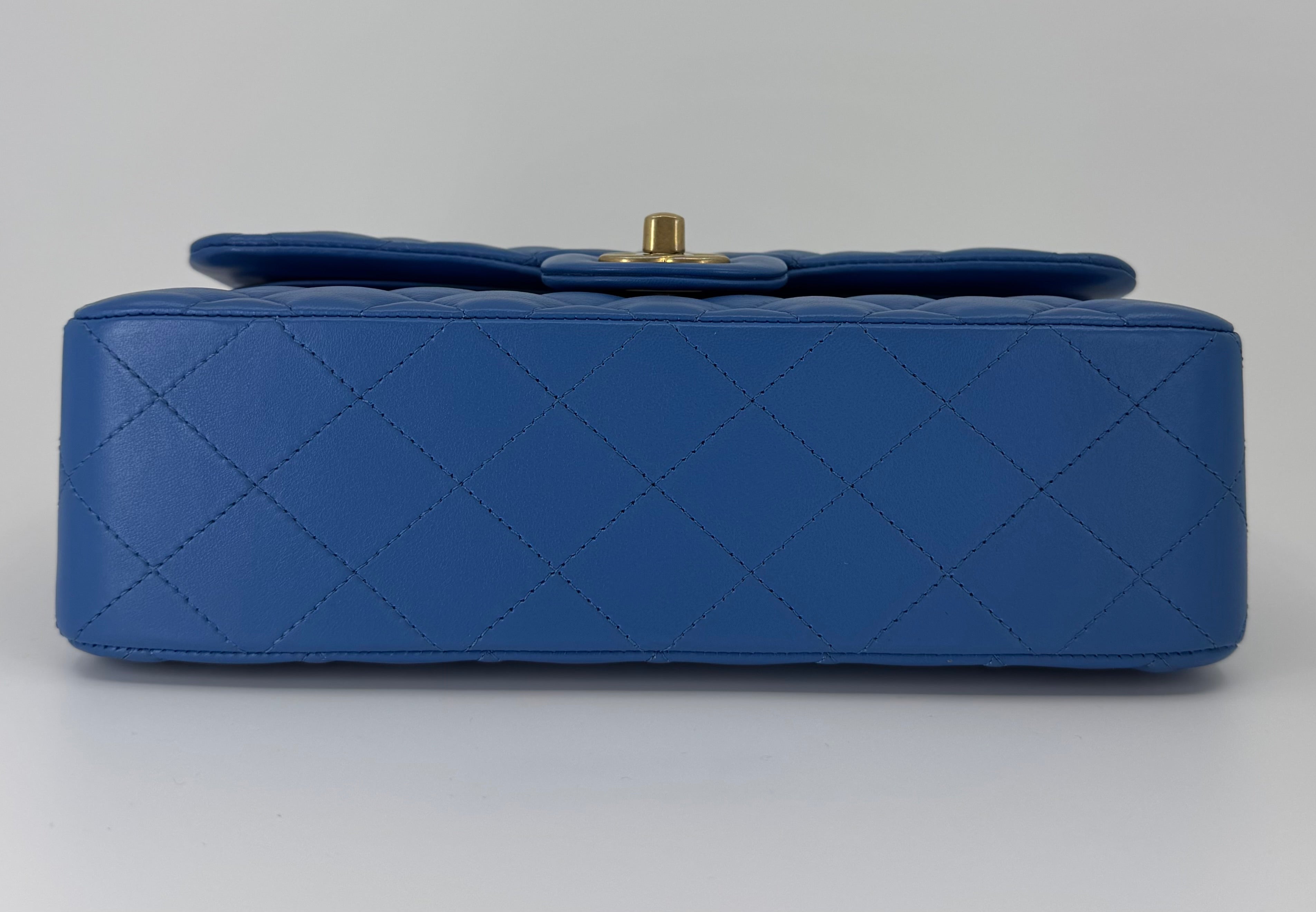 Chanel classic flap bag - small