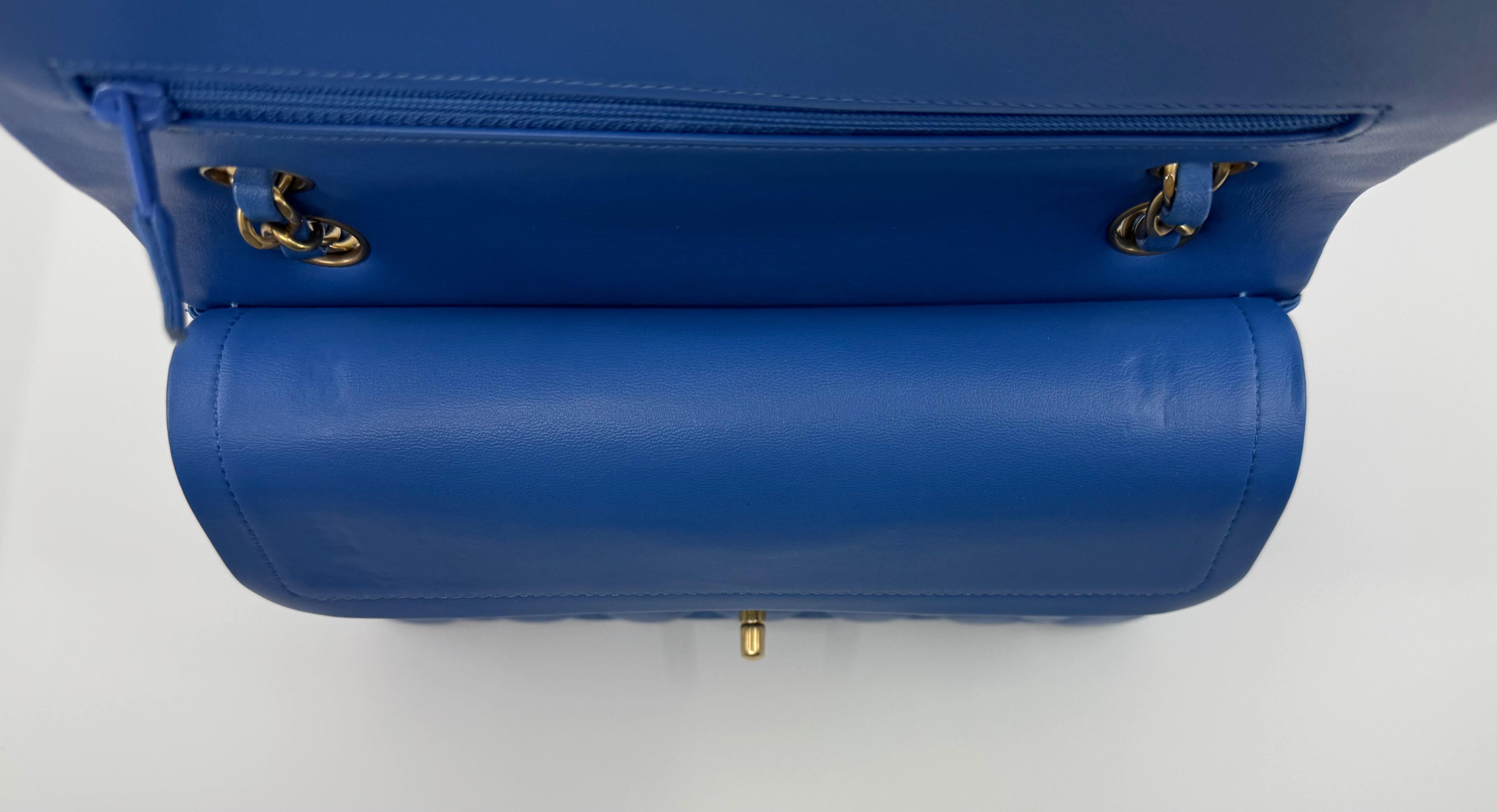 Chanel classic flap bag - small