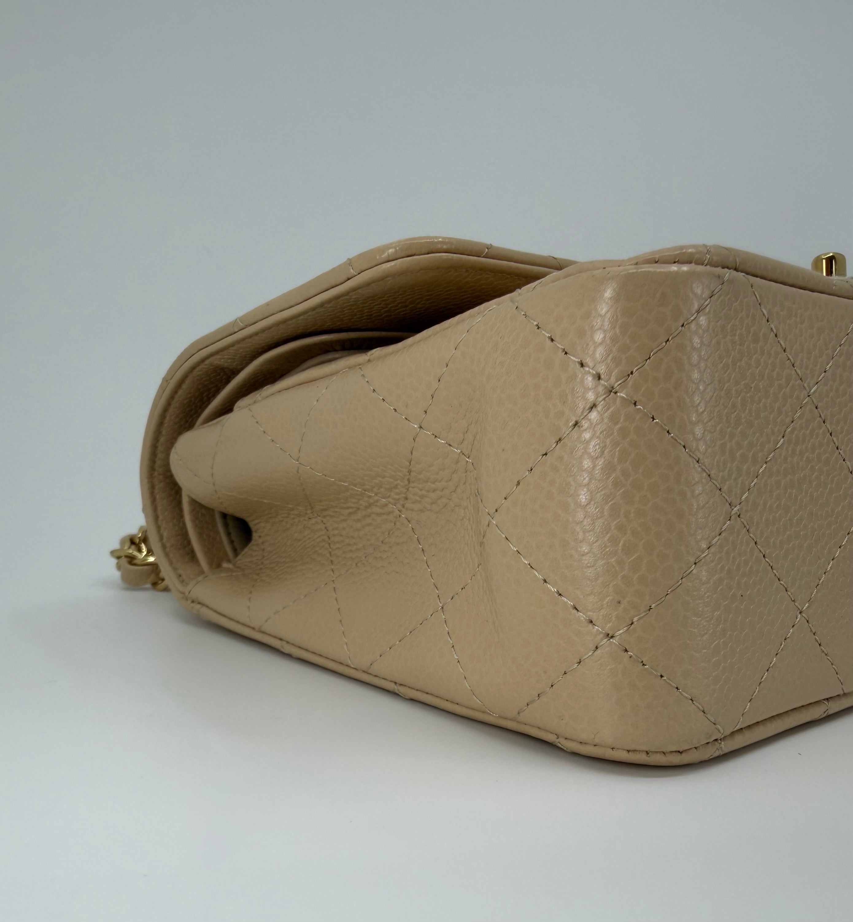 Chanel classic flap bag - medium