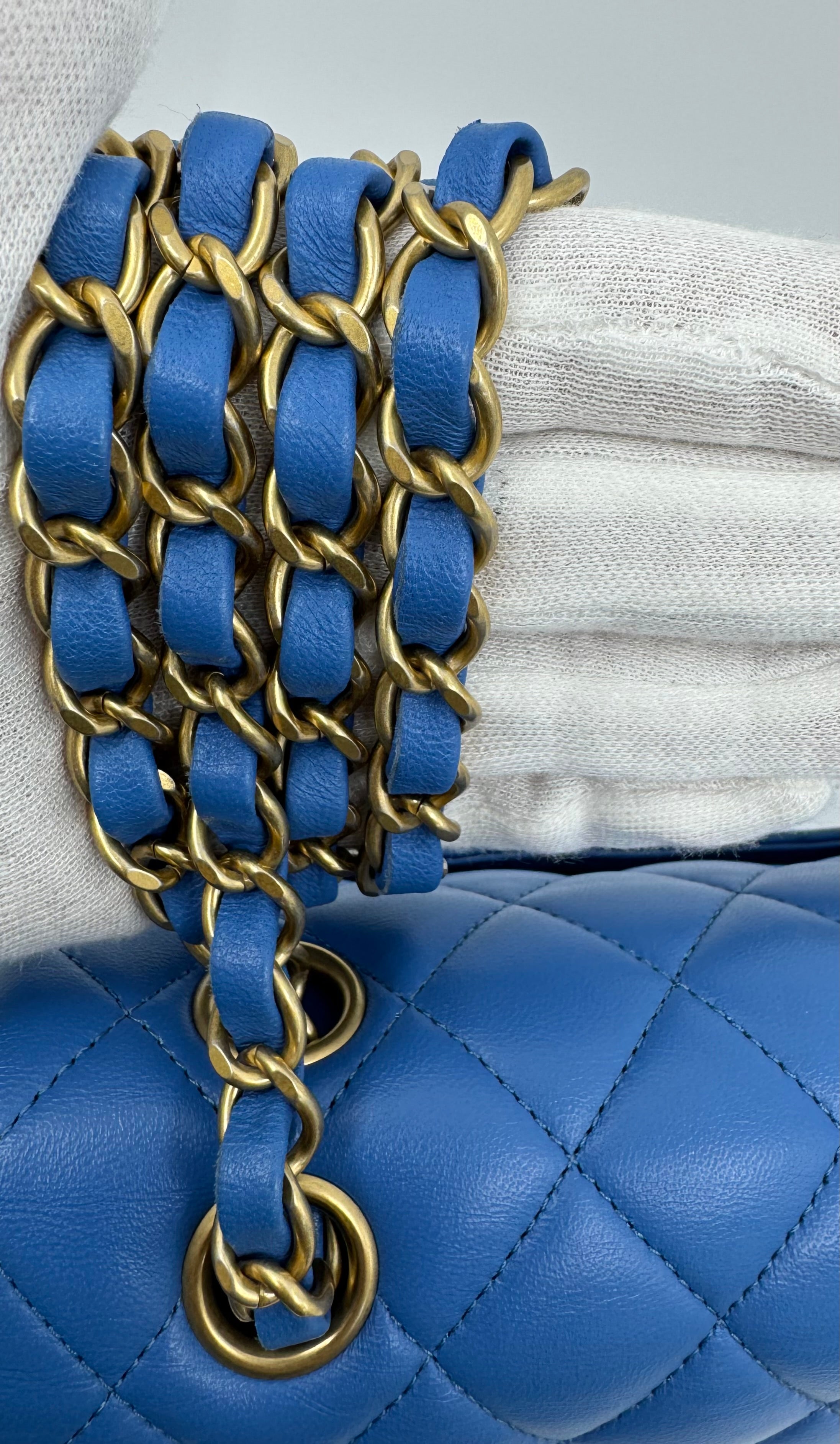 Chanel classic flap bag - small