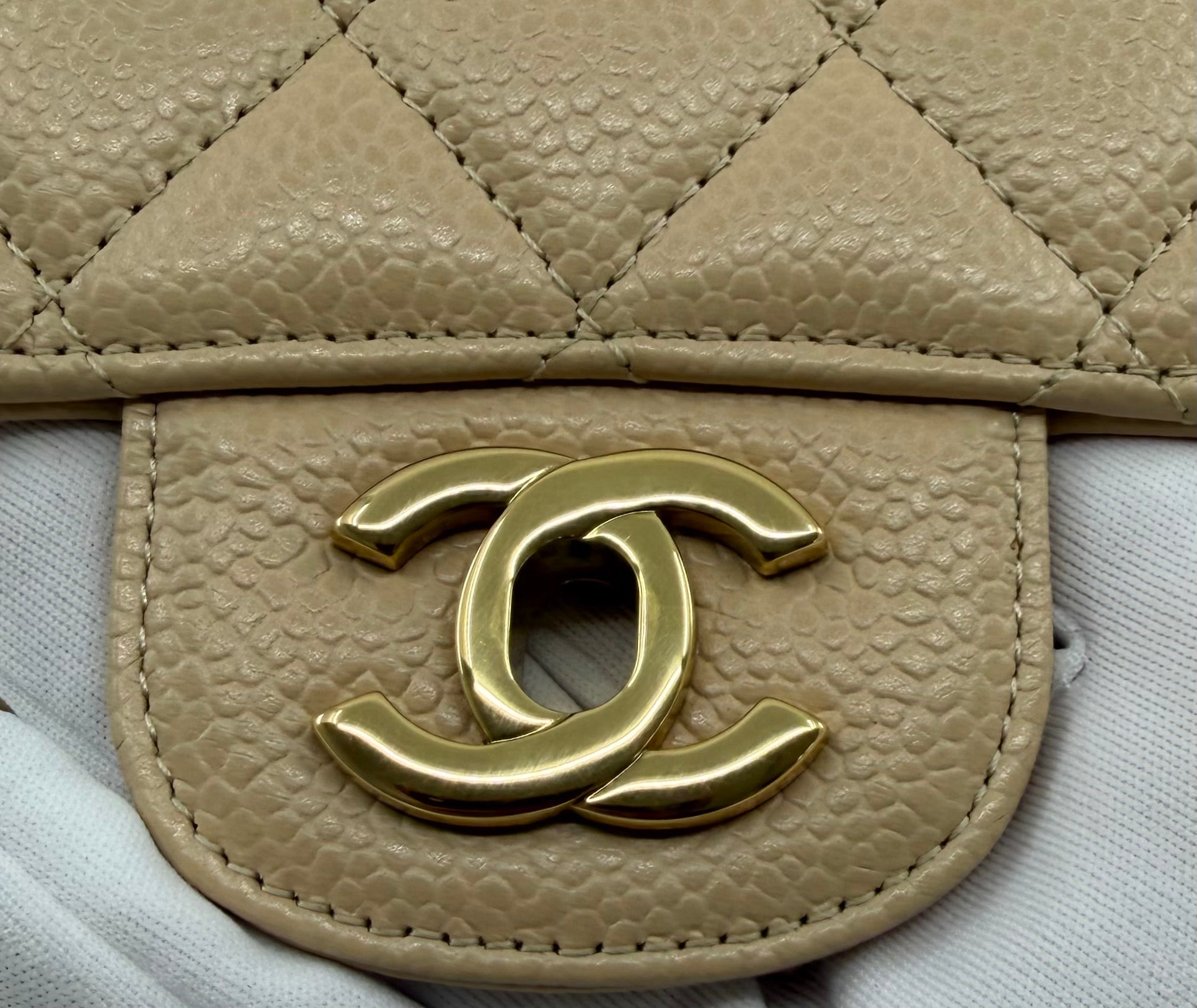 Chanel classic flap bag - medium
