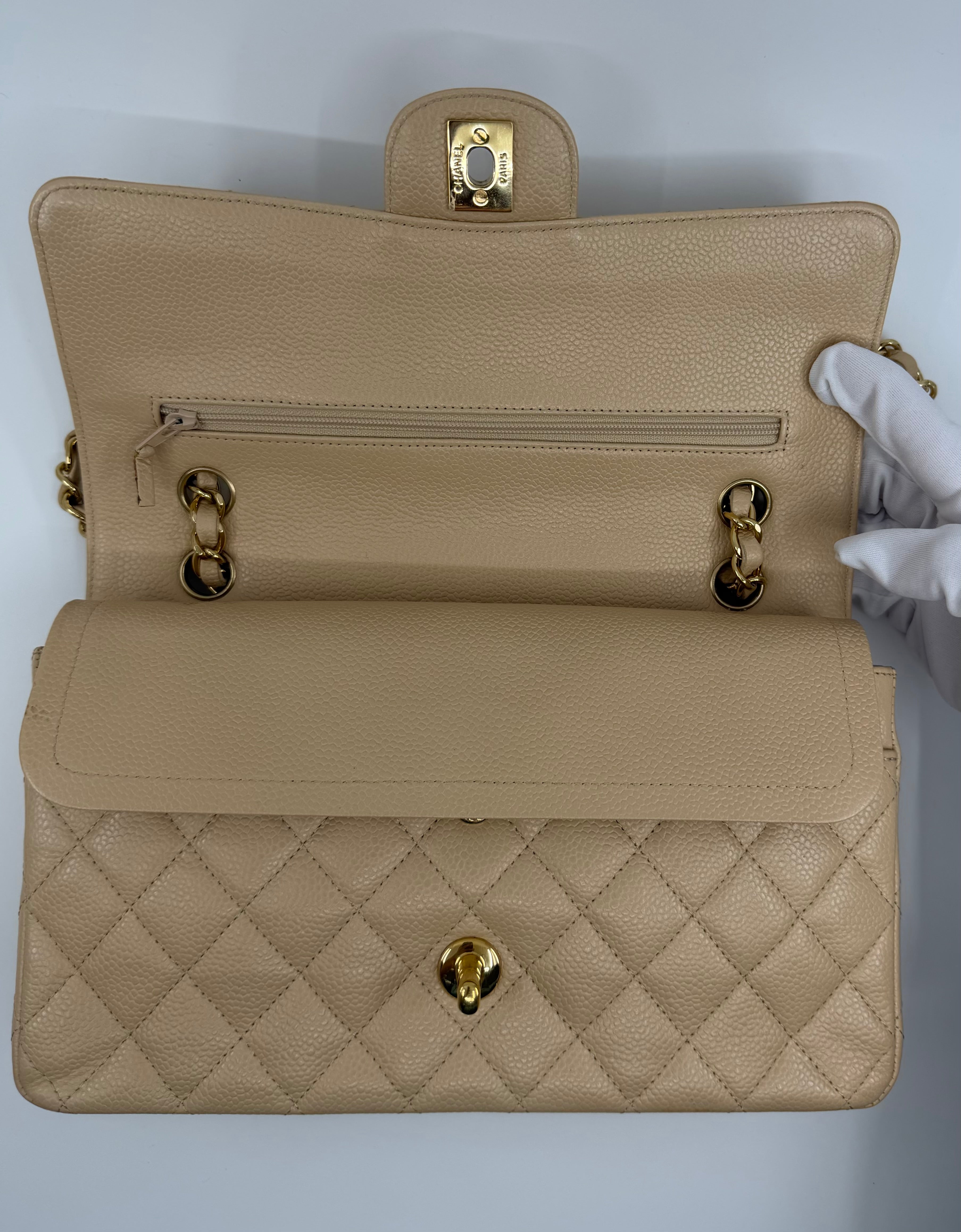 Chanel classic flap bag - medium