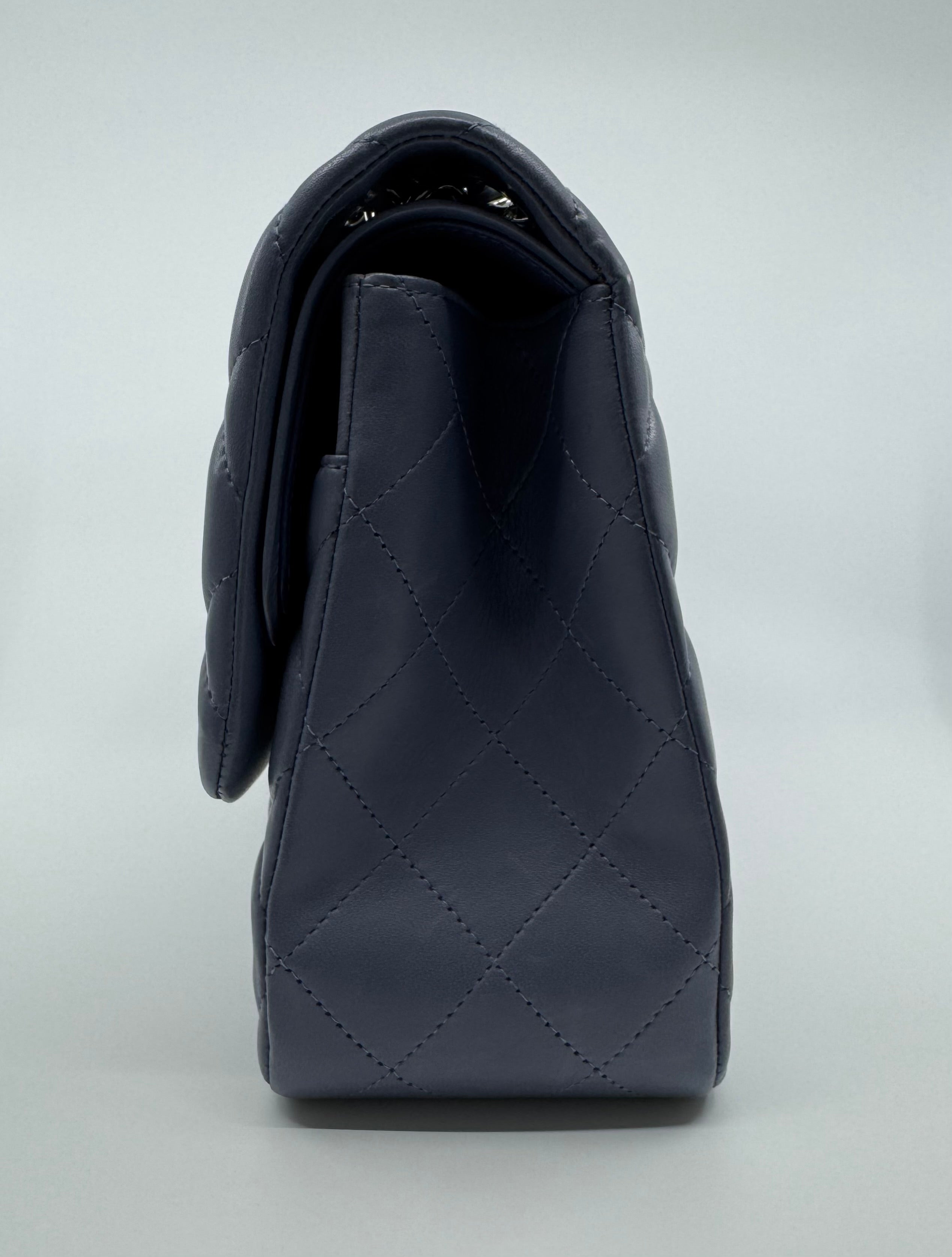 Chanel classic flap bag - Jumbo