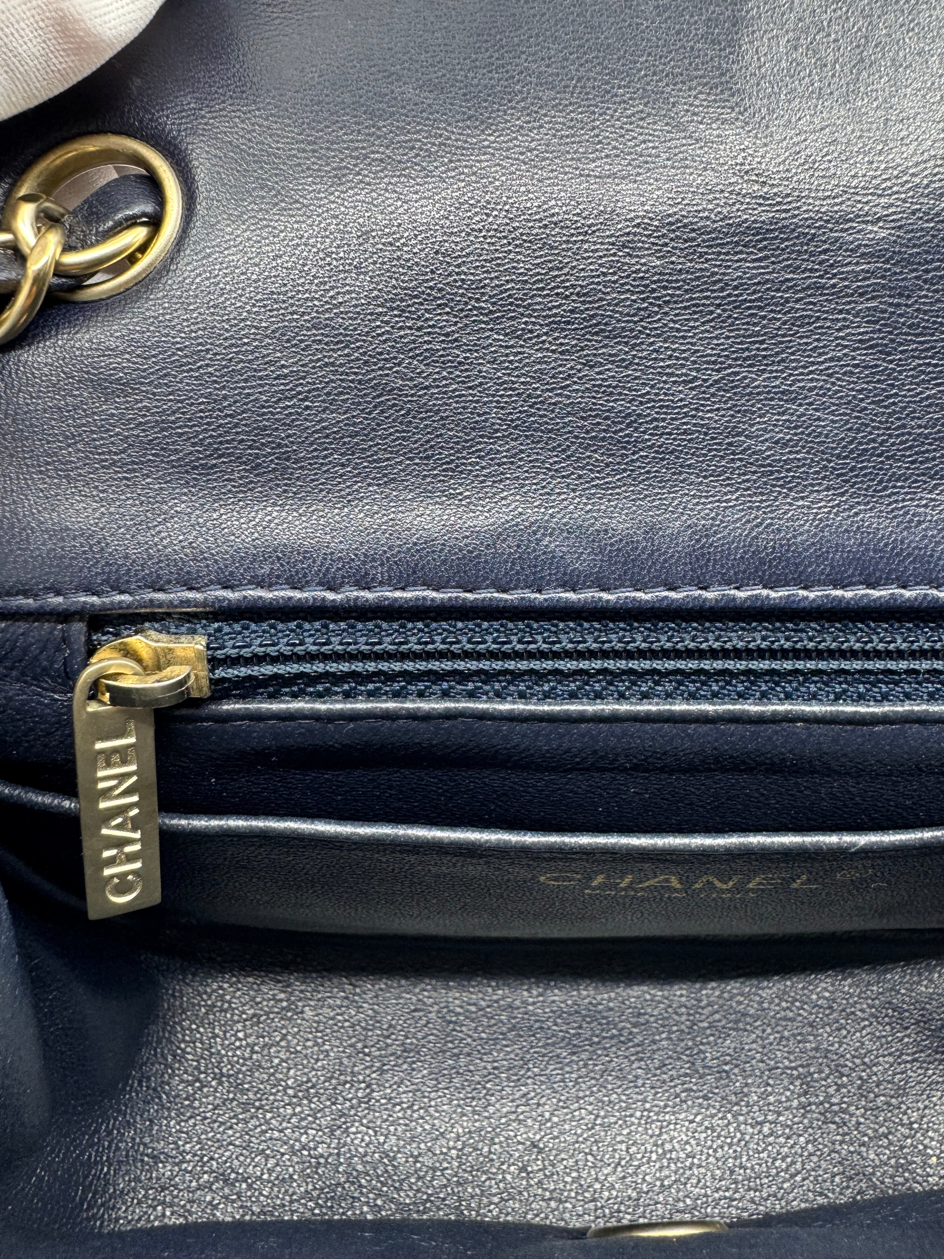 Chanel classic flap bag - Mini square
