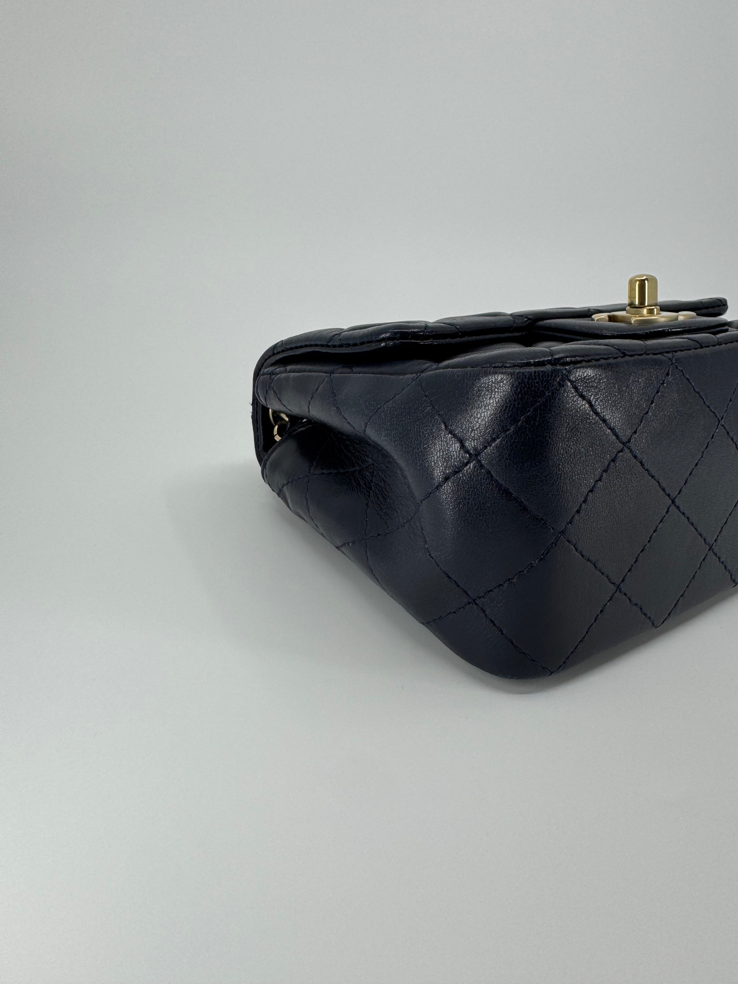 Chanel classic flap bag - Mini square