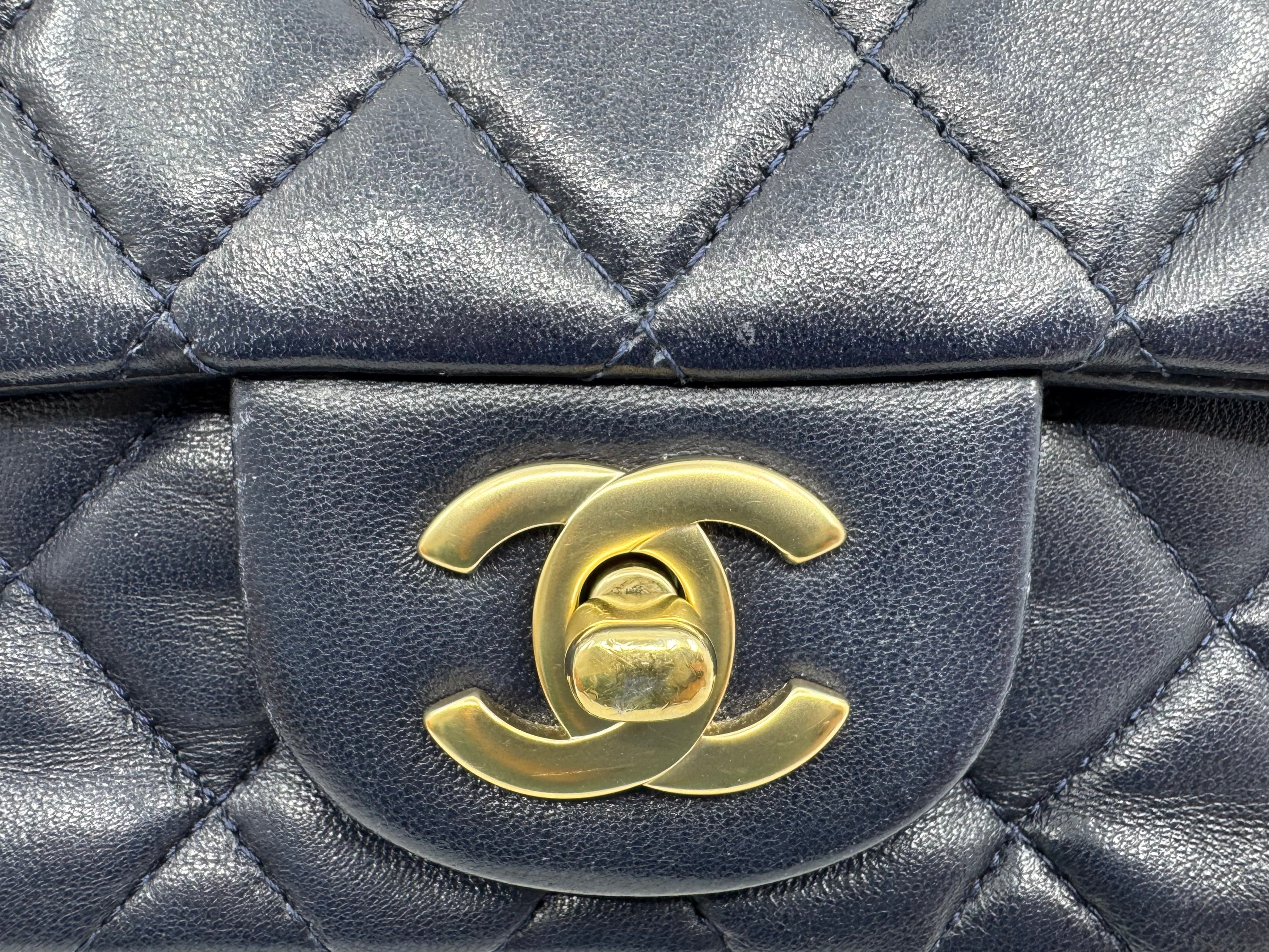 Chanel classic flap bag - Mini square