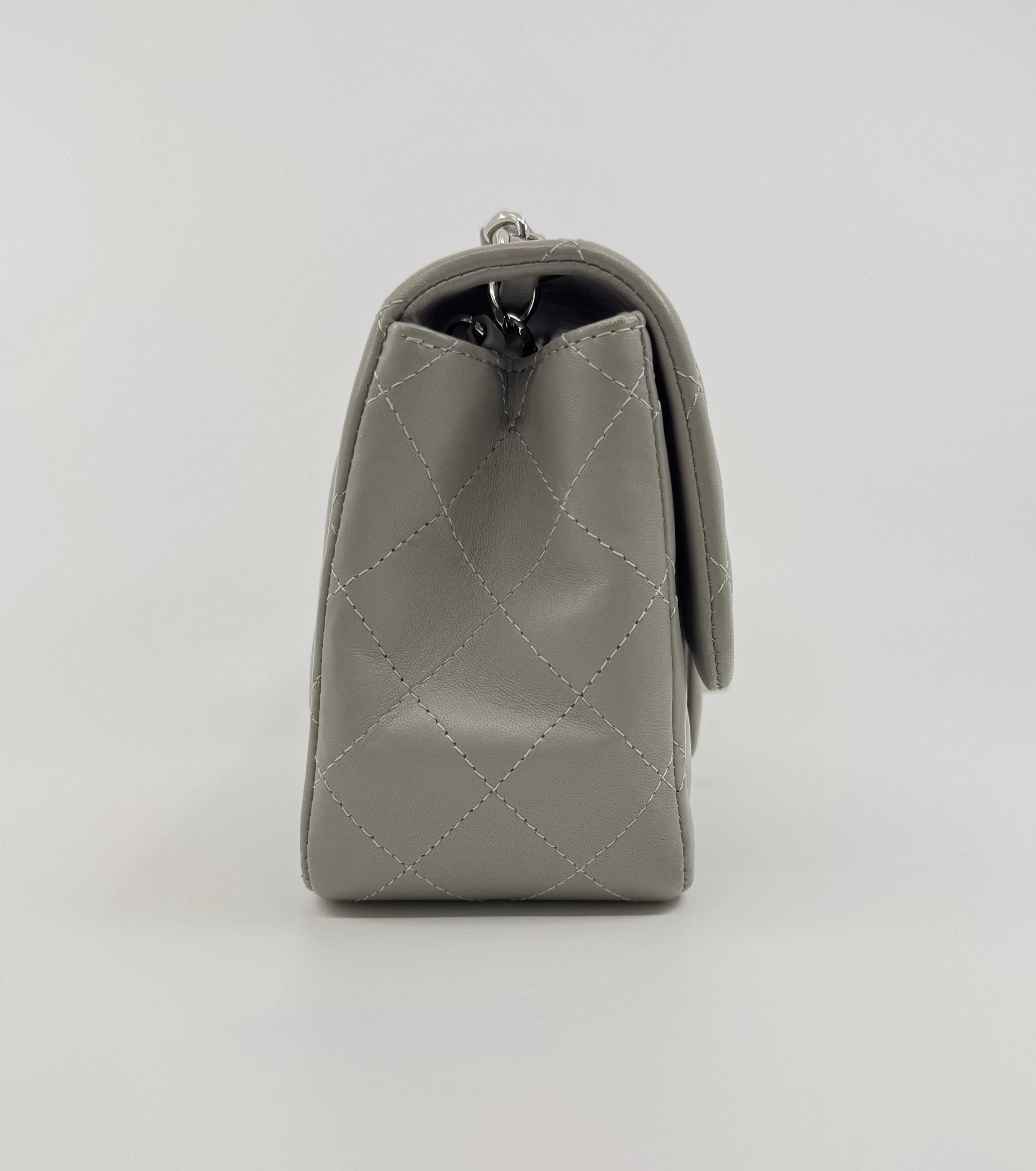 Chanel classic flap bag - Mini square