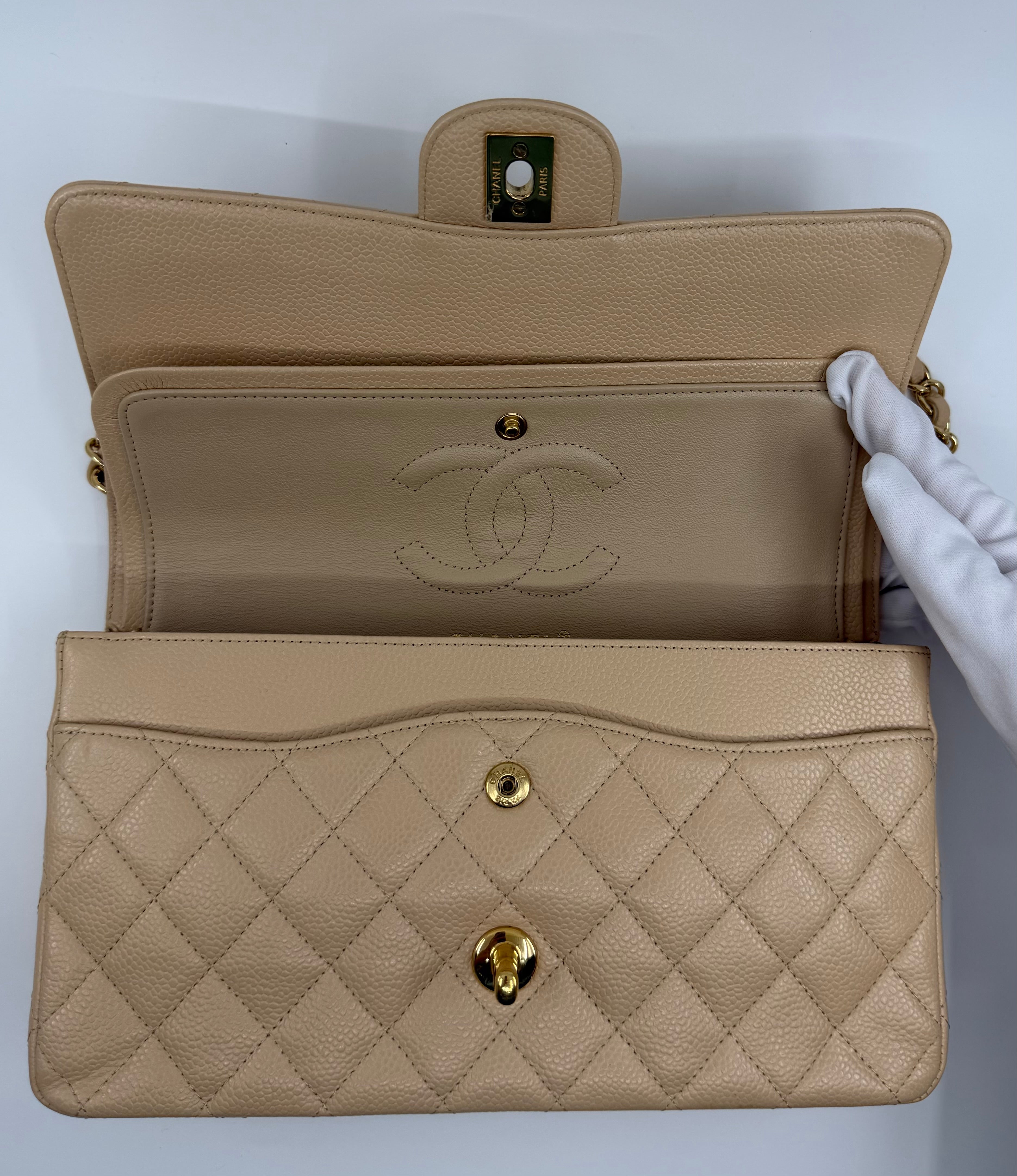 Chanel classic flap bag - medium