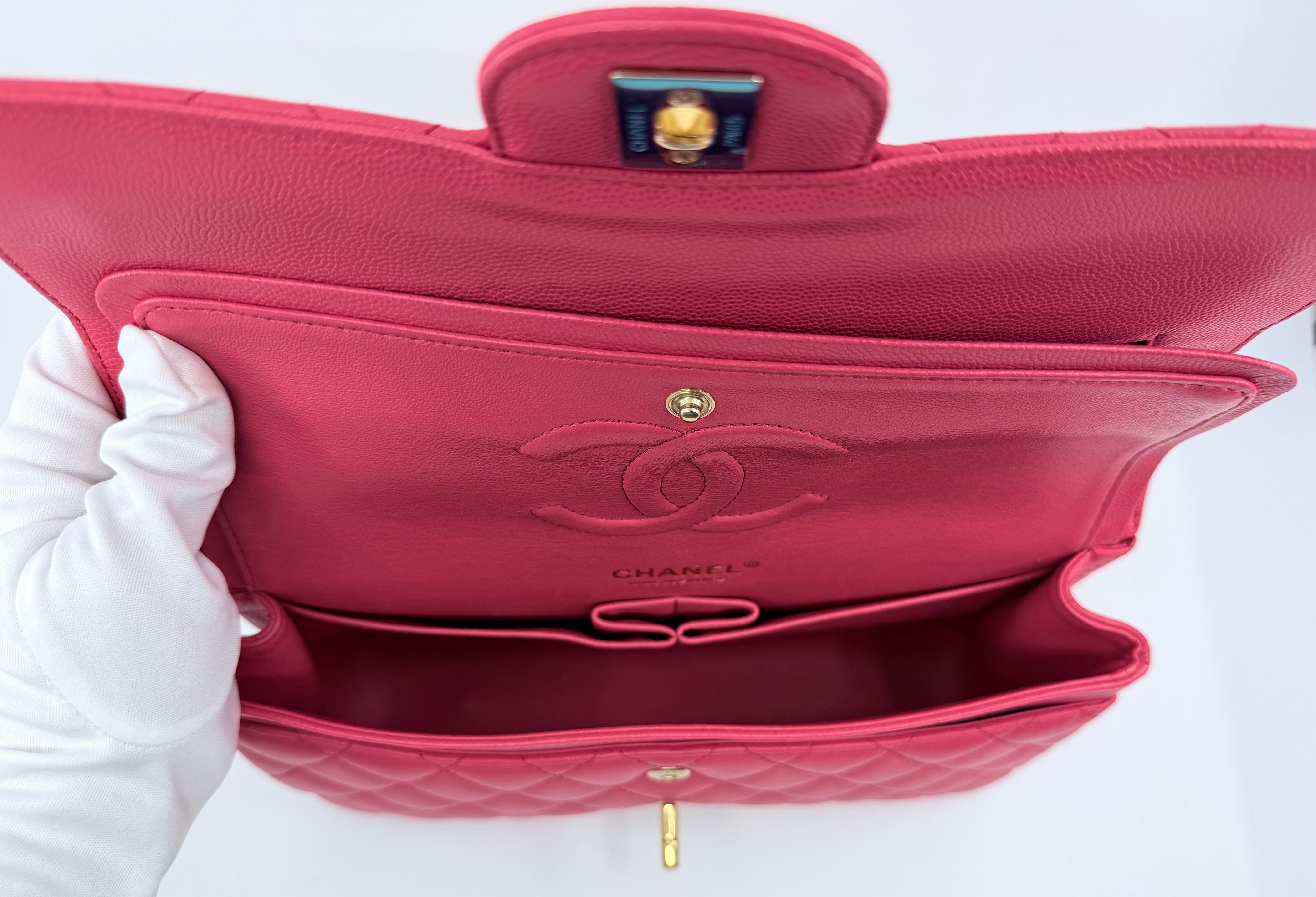 Chanel classic flap bag - medium