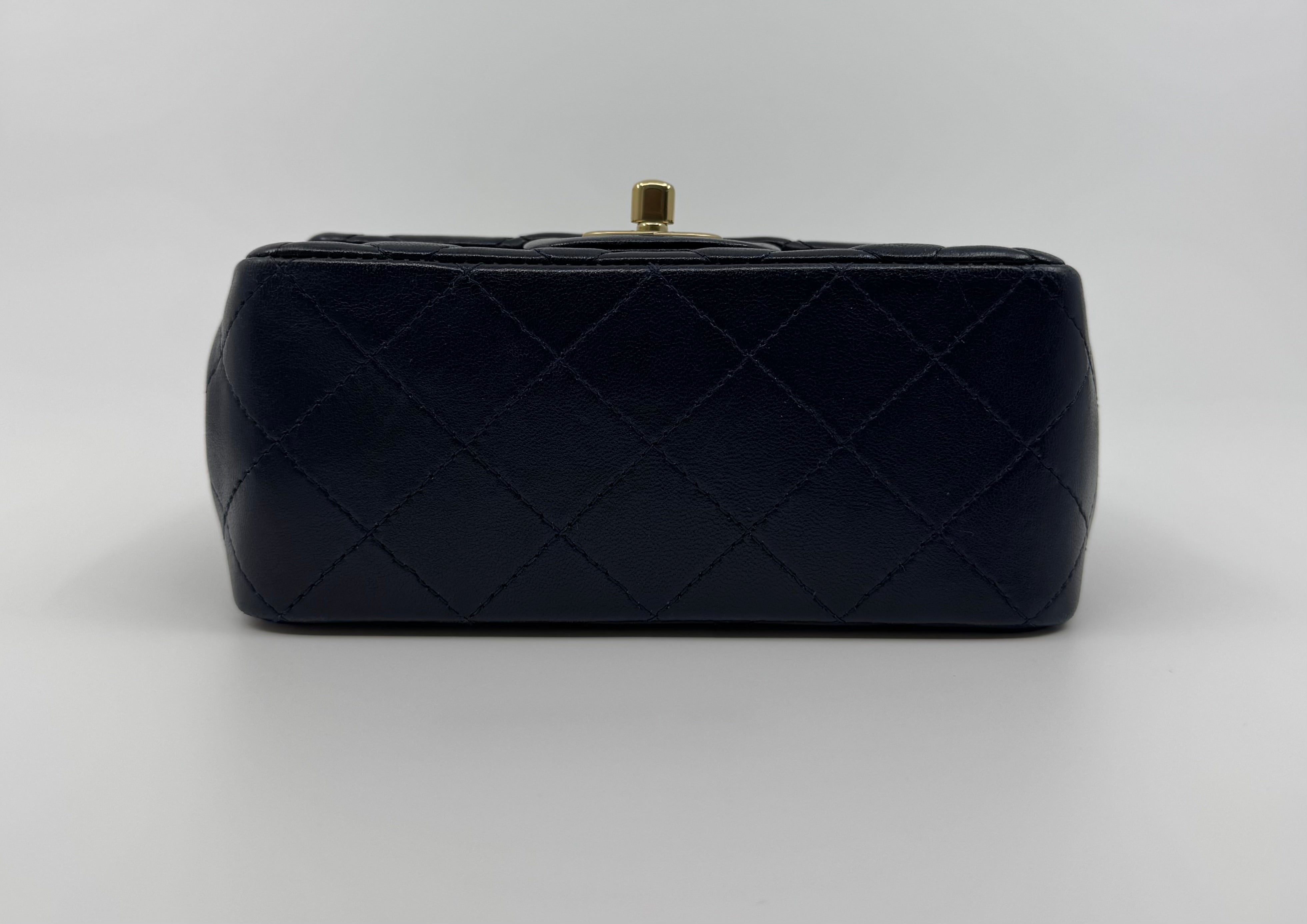 Chanel classic flap bag - Mini square