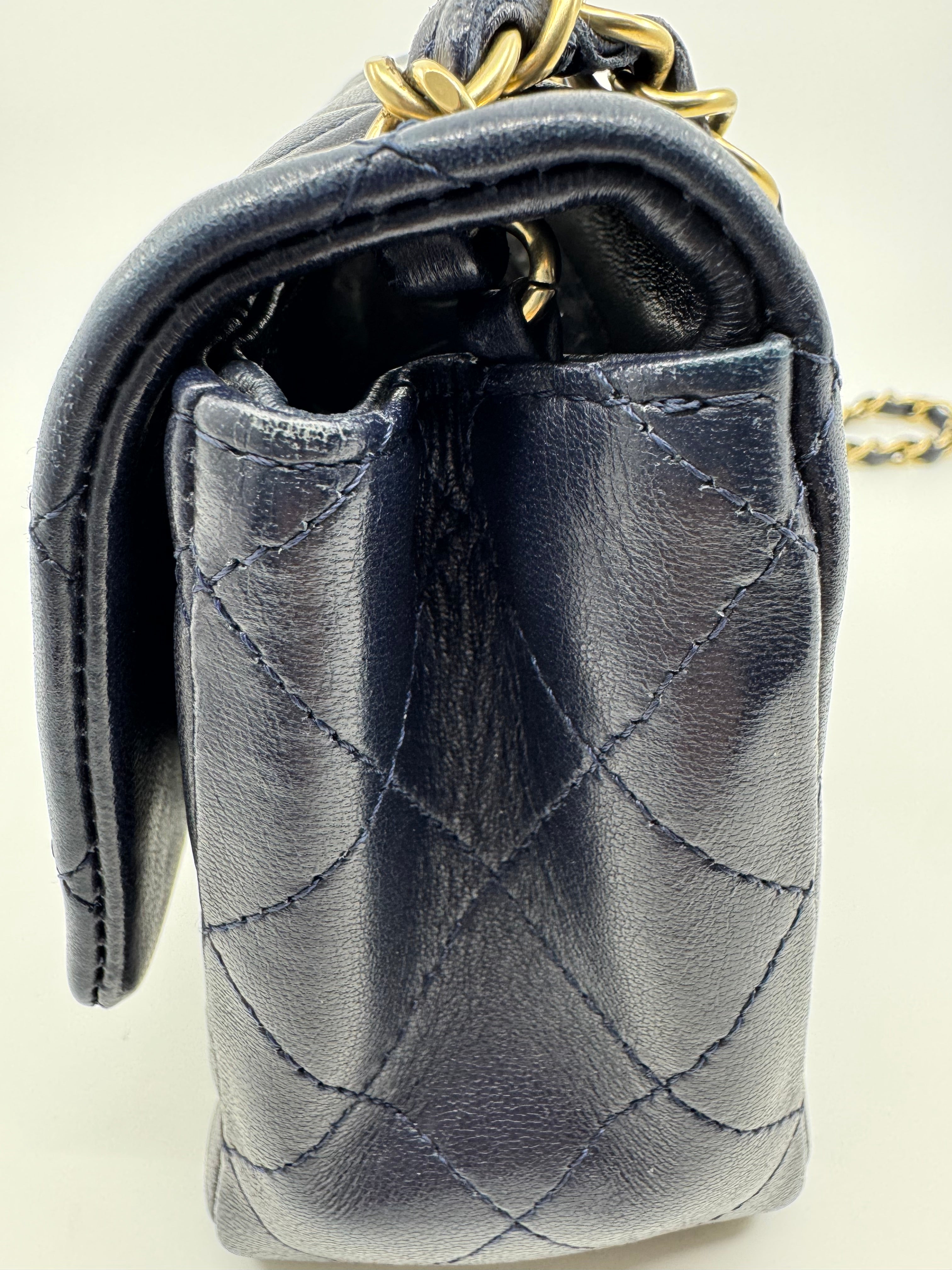 Chanel classic flap bag - Mini square