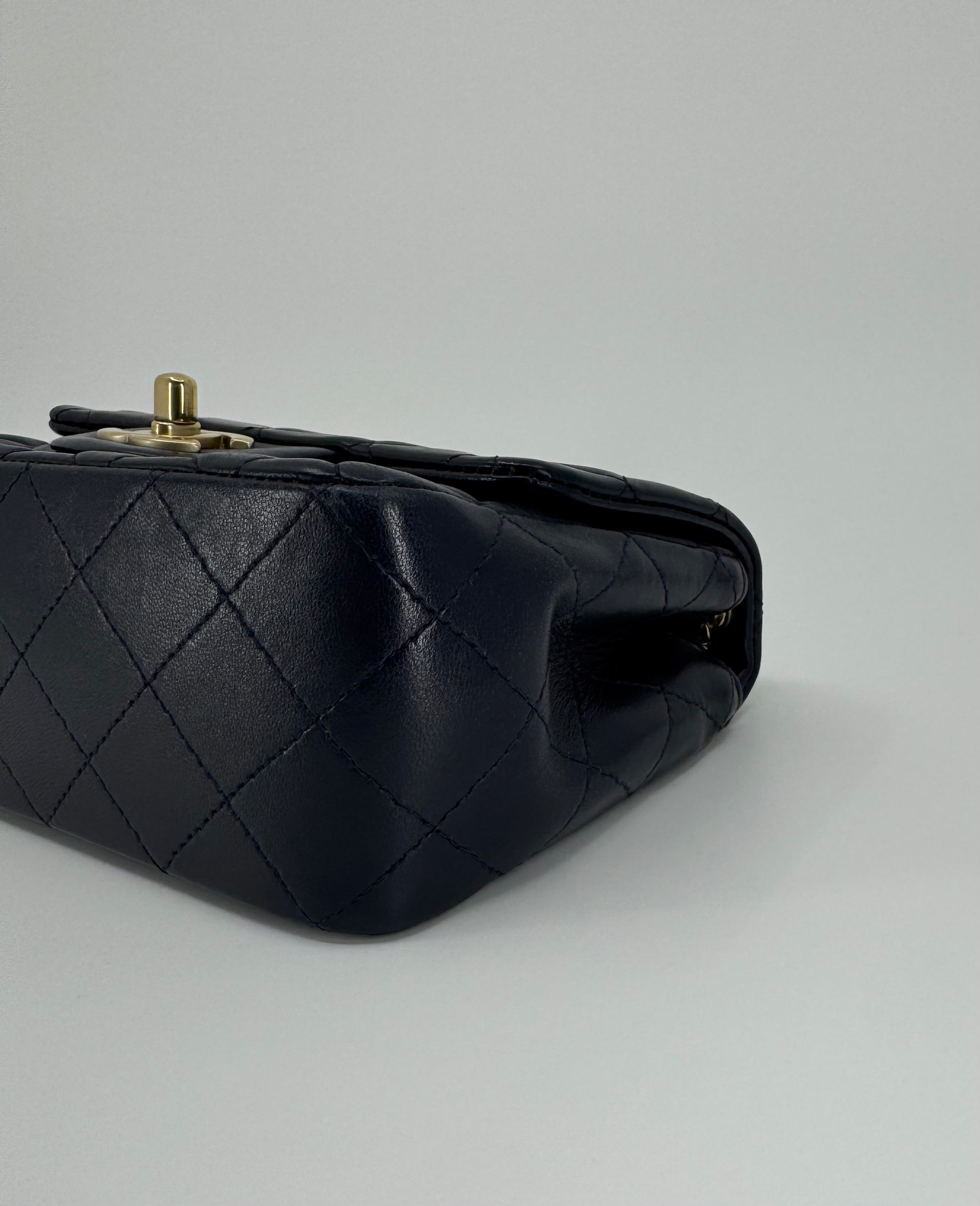 Chanel classic flap bag - Mini square