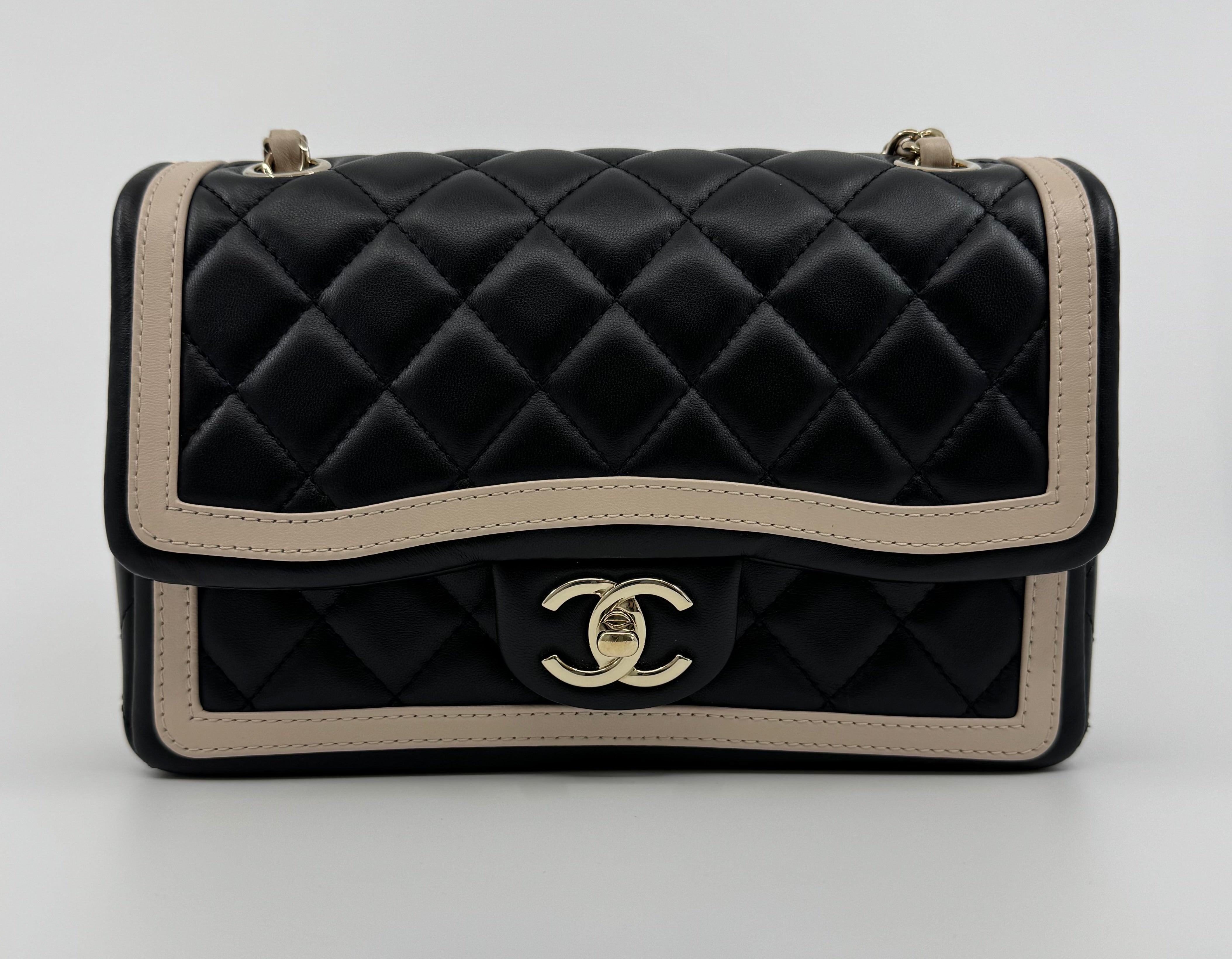 Chanel classic flap bag - small