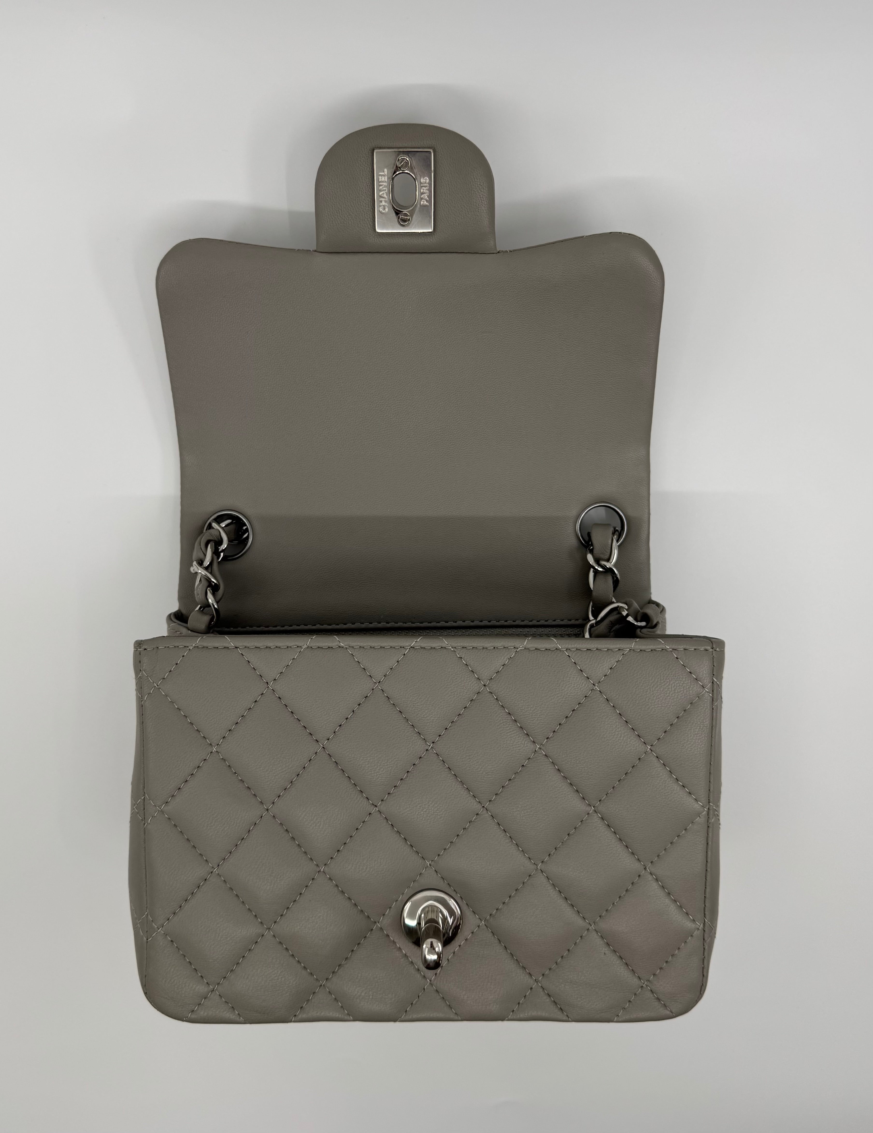 Chanel classic flap bag - Mini square