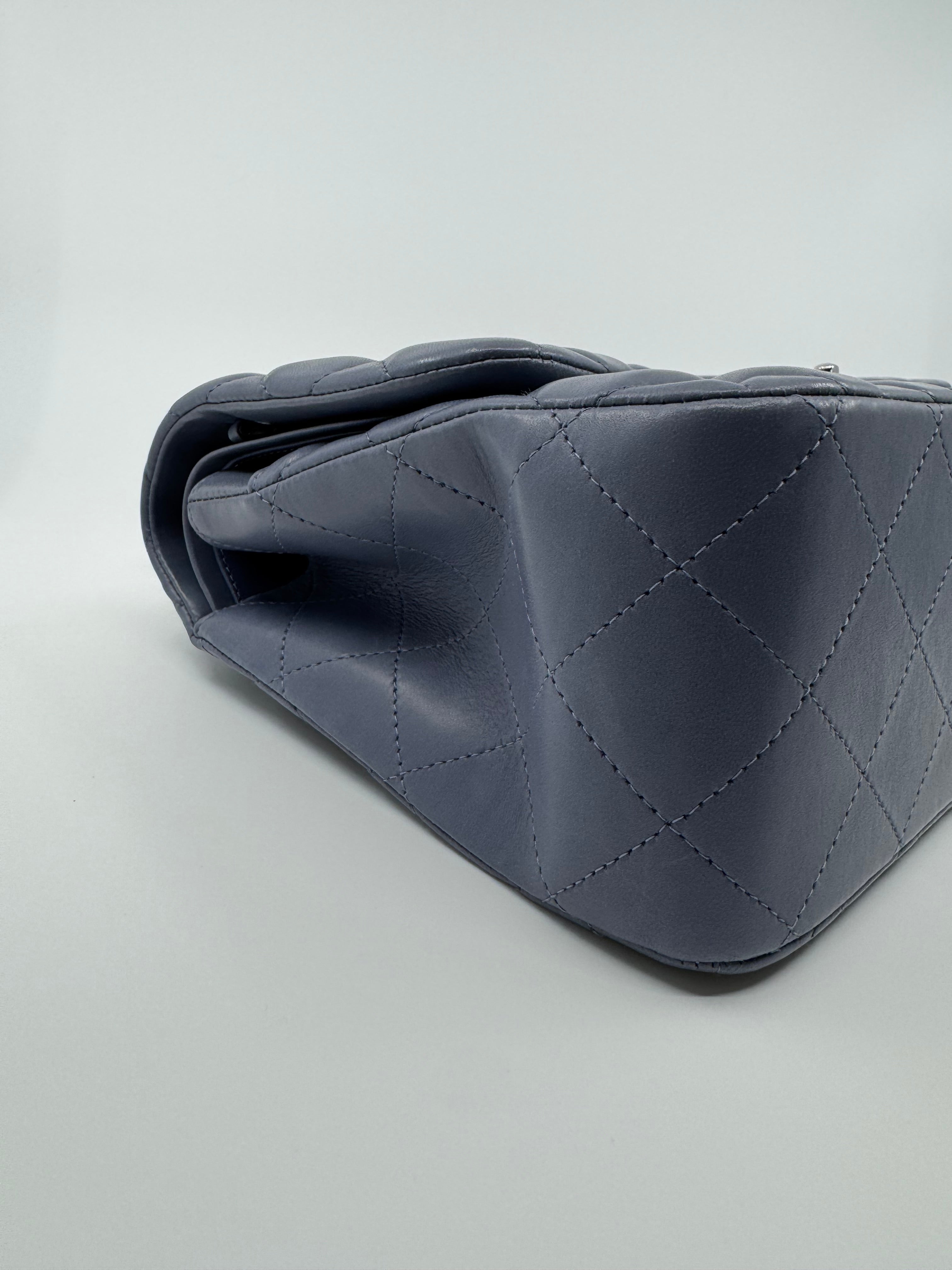 Chanel classic flap bag - Jumbo
