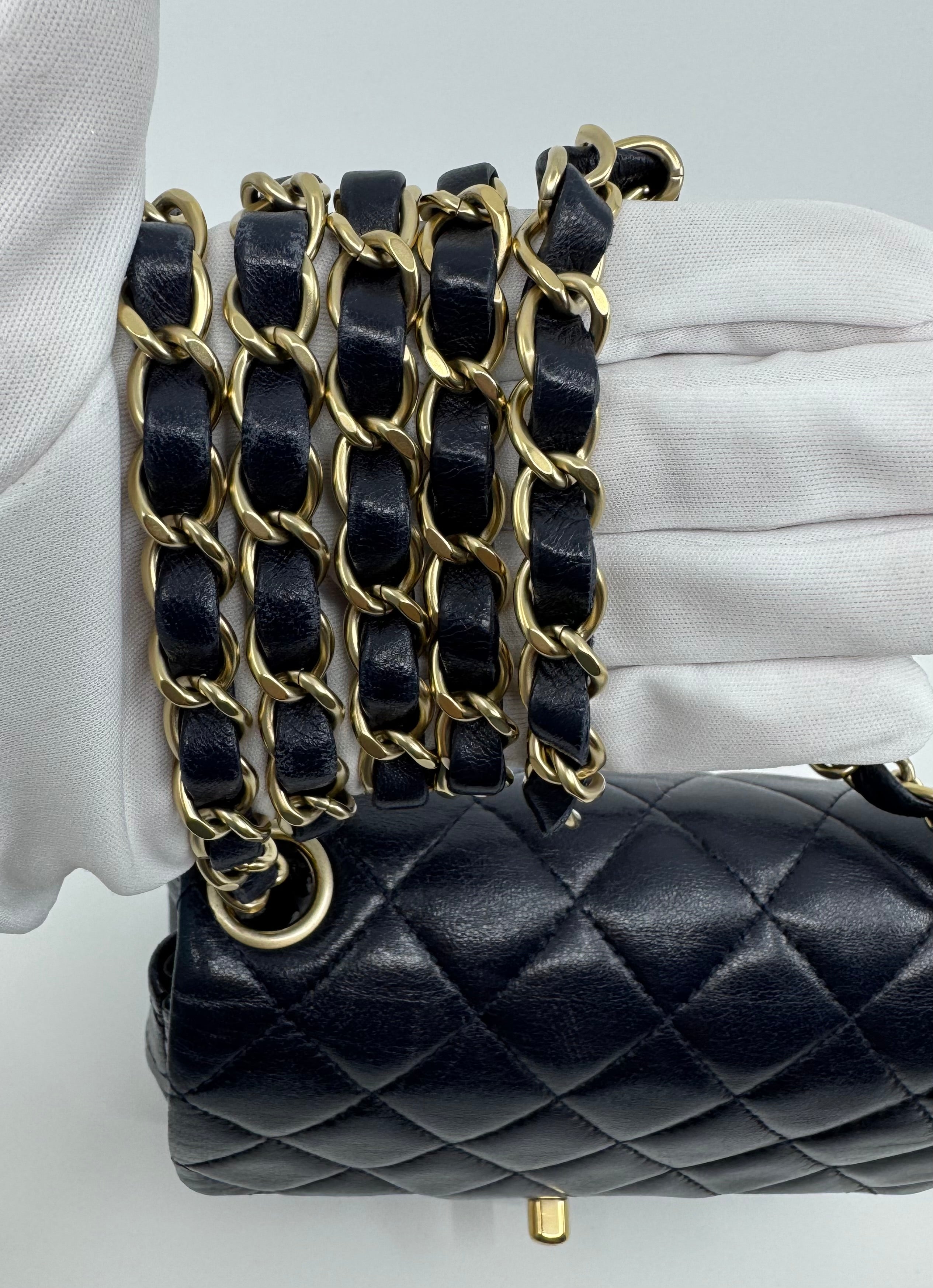 Chanel classic flap bag - Mini square