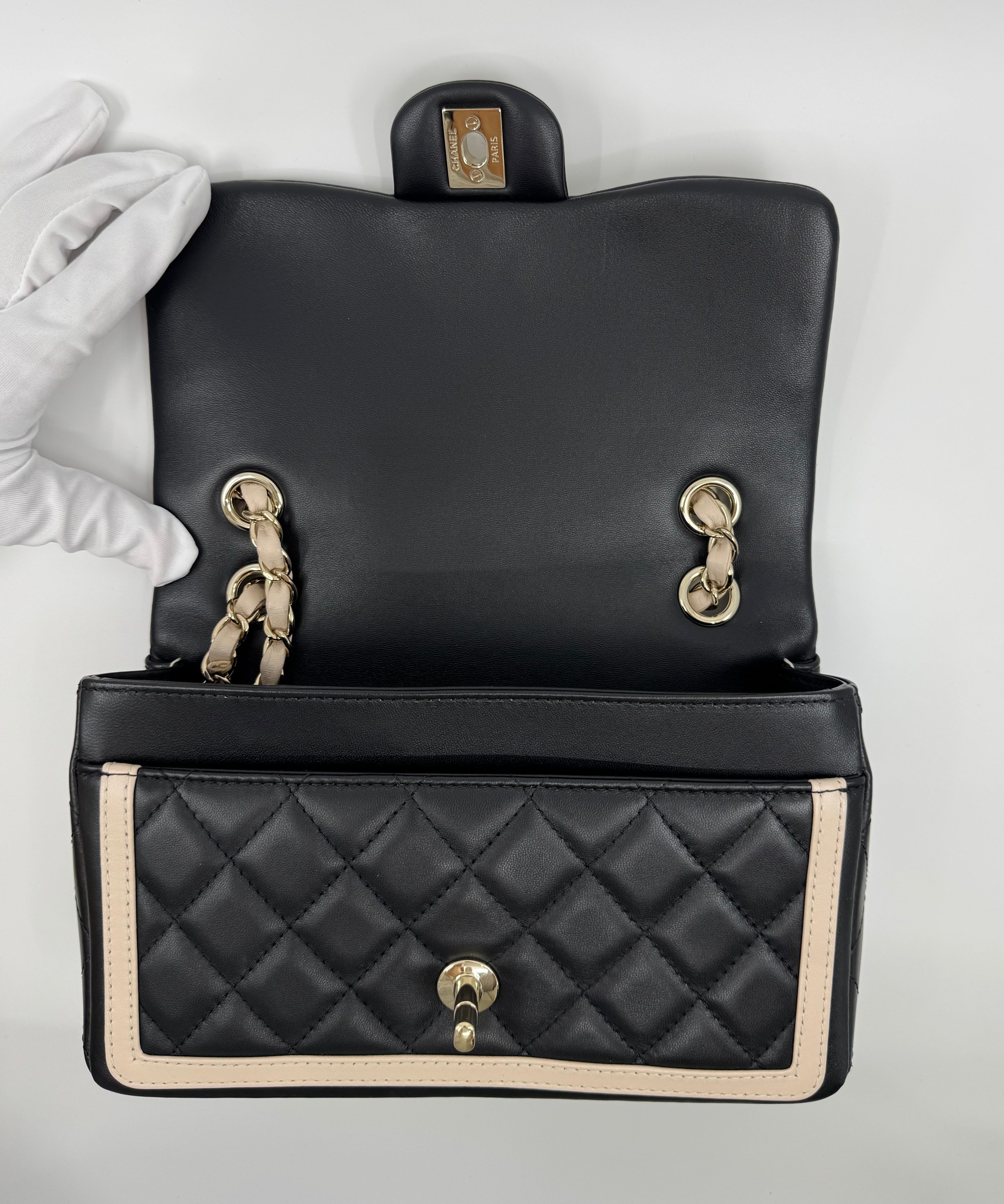 Chanel classic flap bag - small