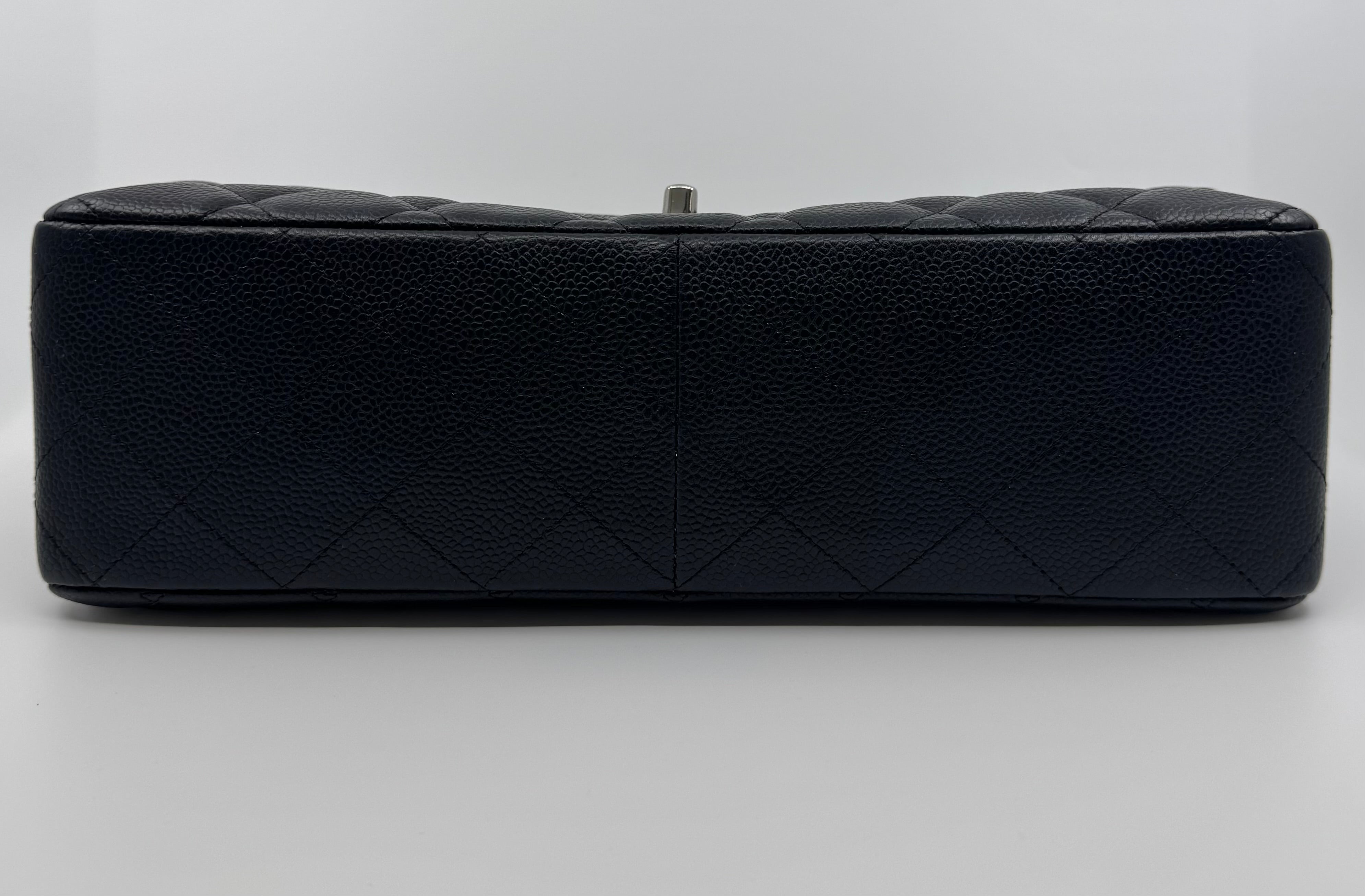 Chanel classic flap bag - Jumbo