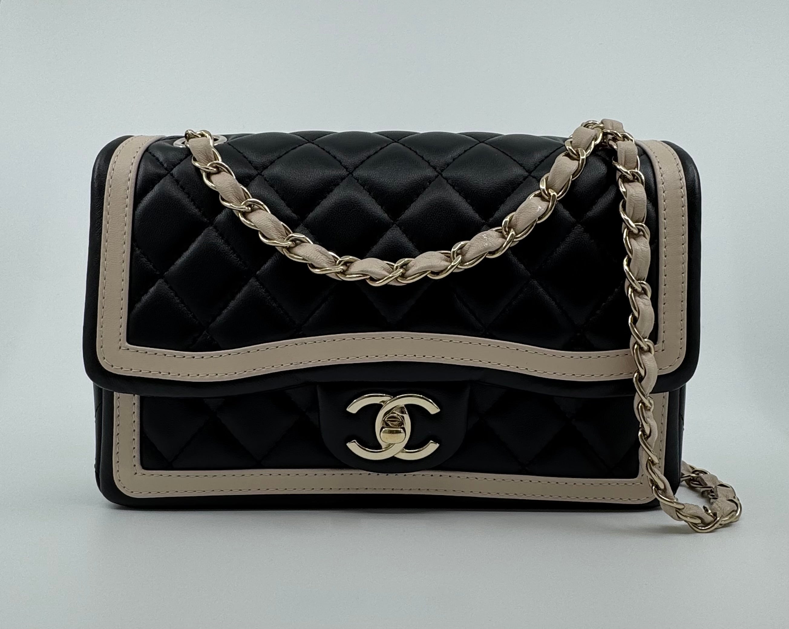 Chanel classic flap bag - small