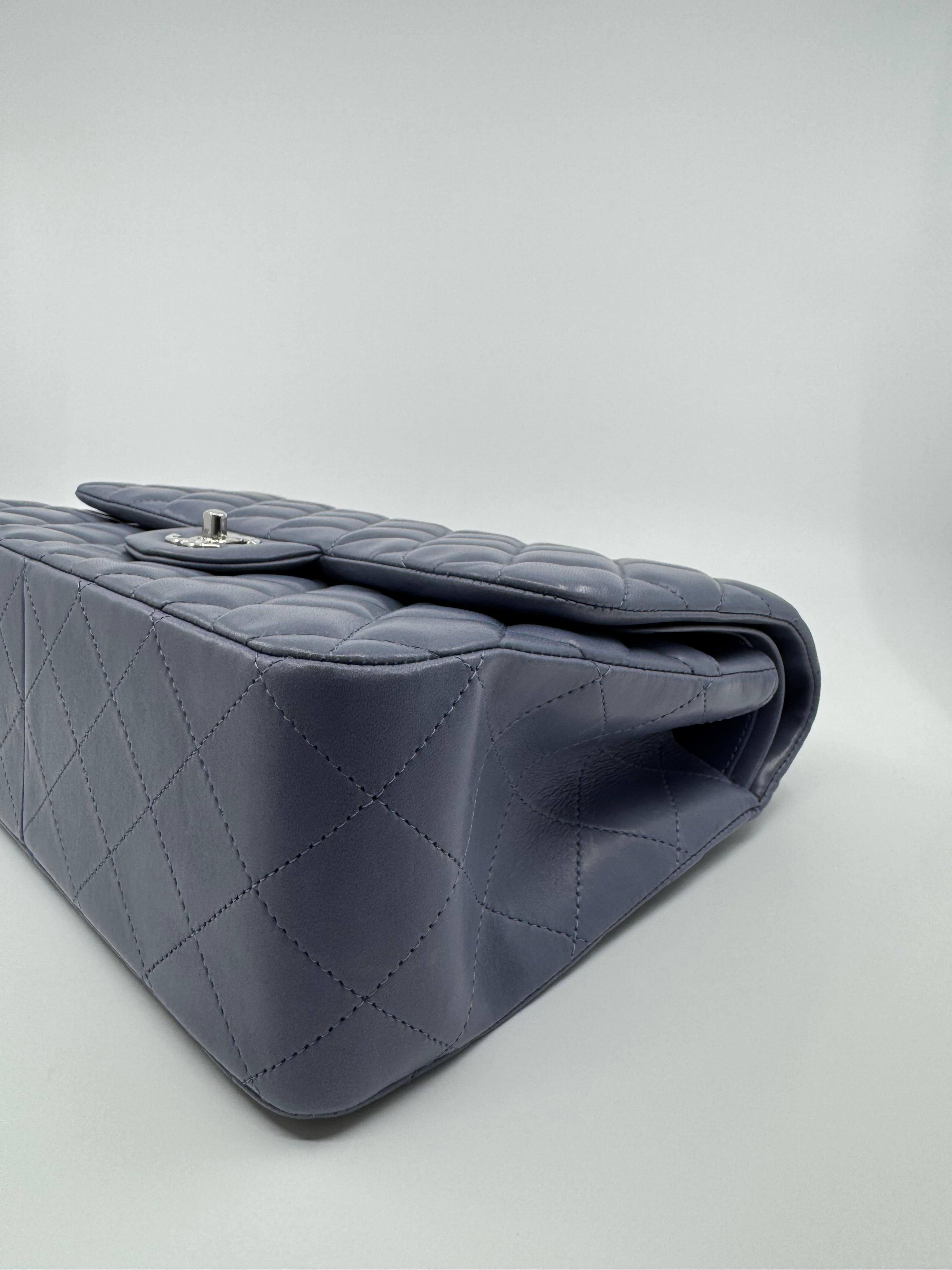 Chanel classic flap bag - Jumbo