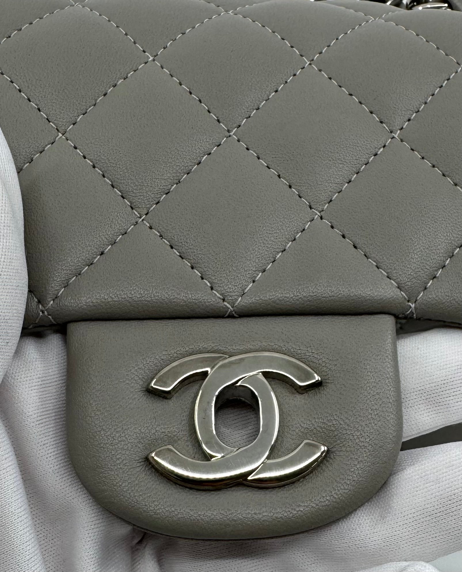 Chanel classic flap bag - Mini square