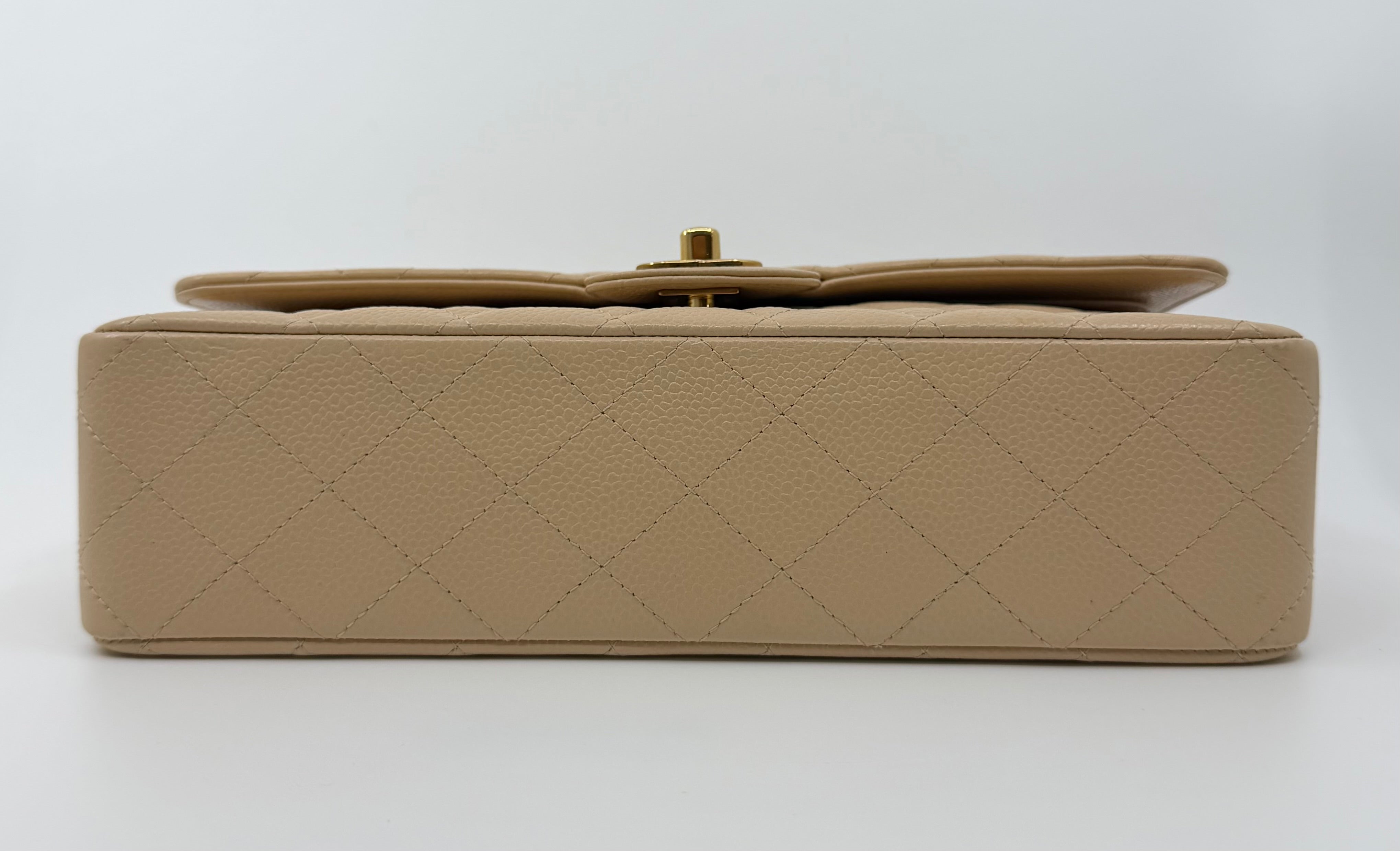 Chanel classic flap bag - medium