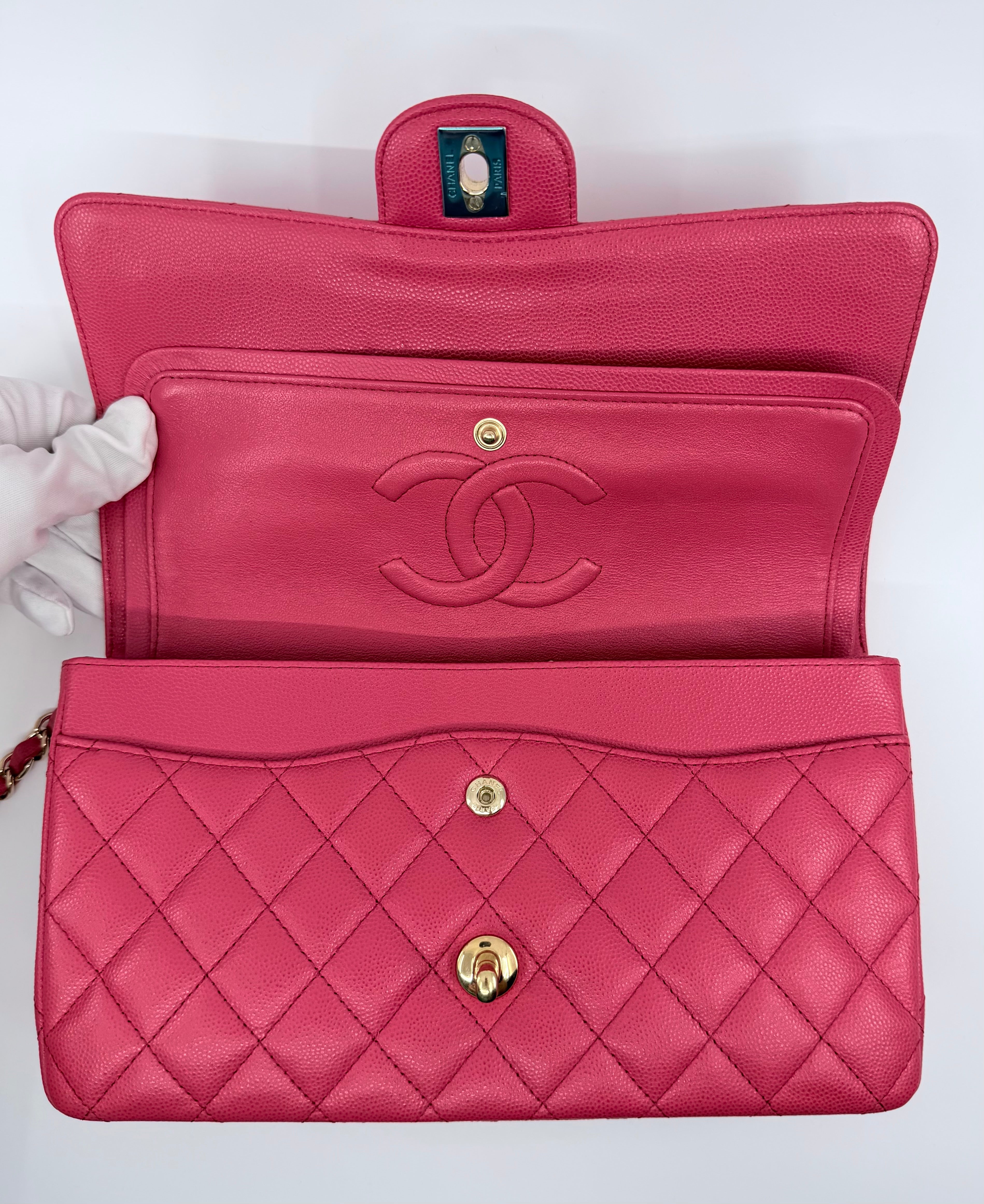 Chanel classic flap bag - medium