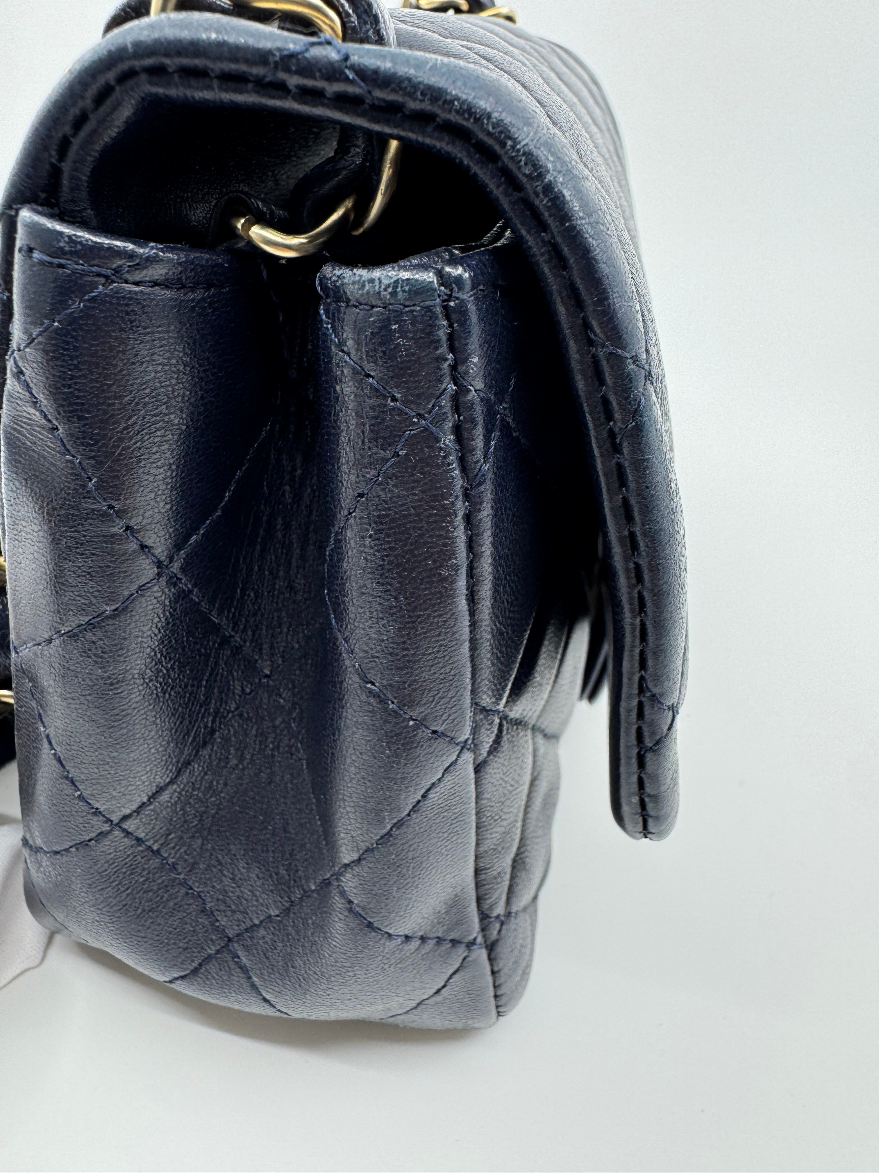 Chanel classic flap bag - Mini square