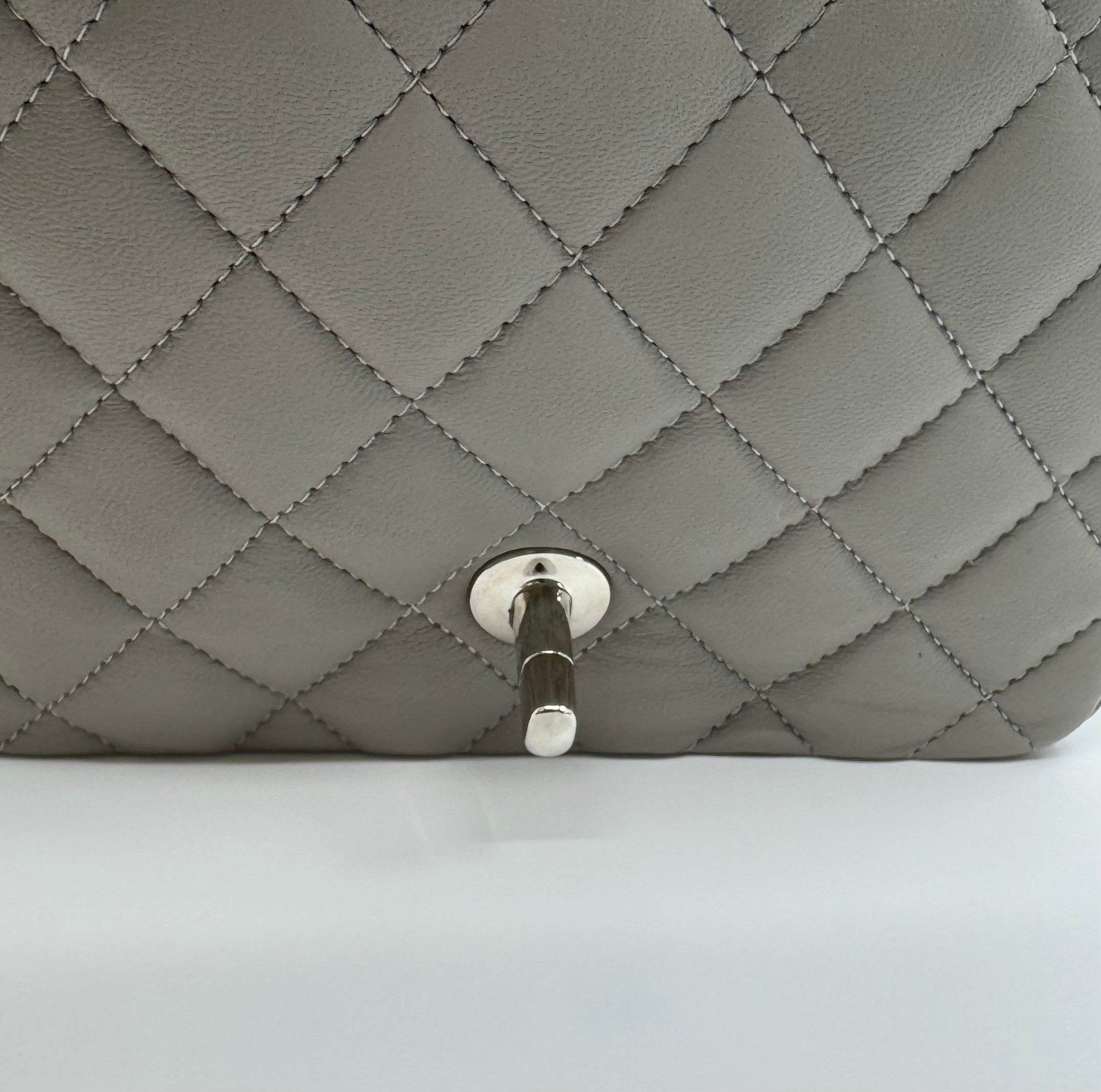 Chanel classic flap bag - Mini square
