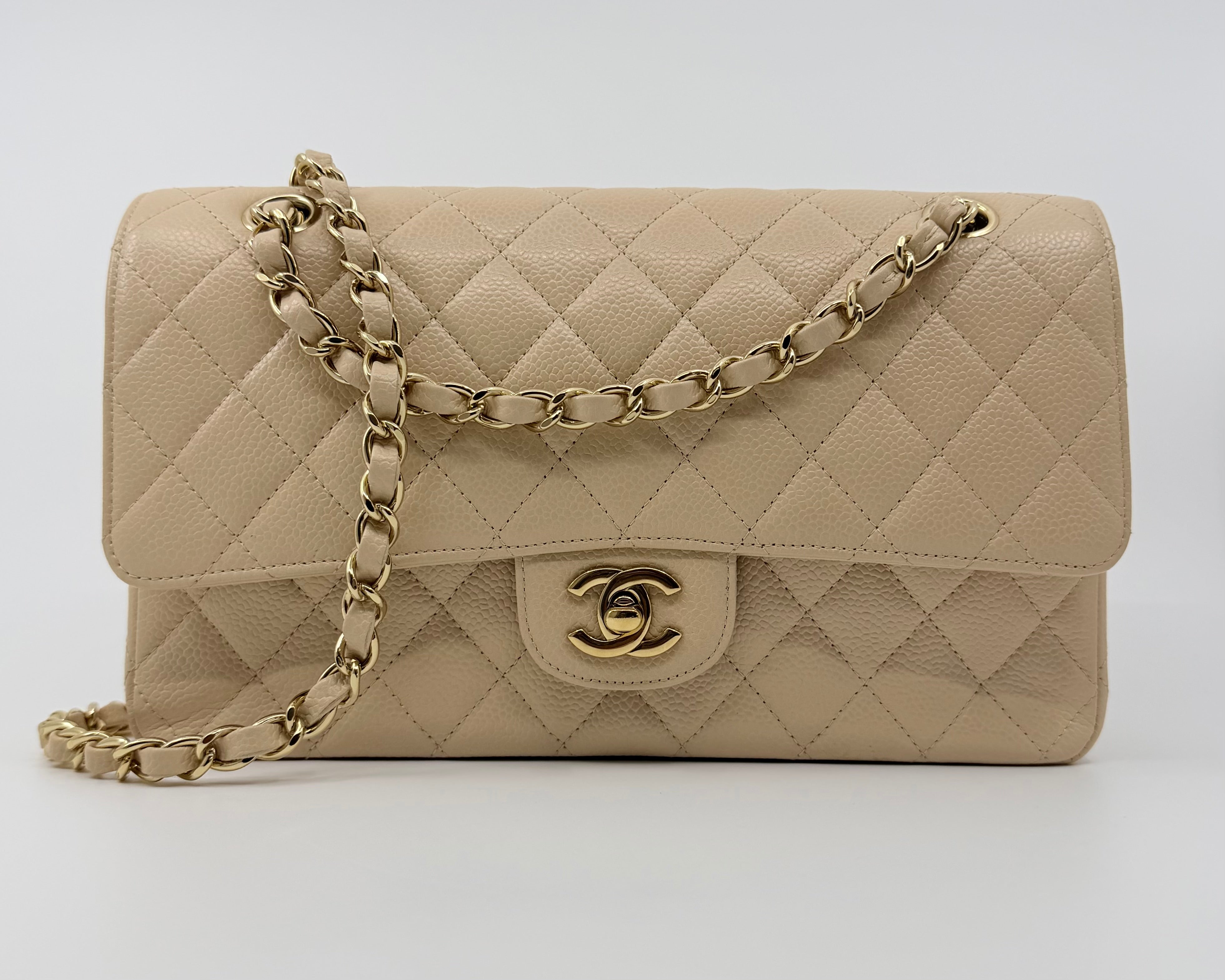 Chanel classic flap bag - medium